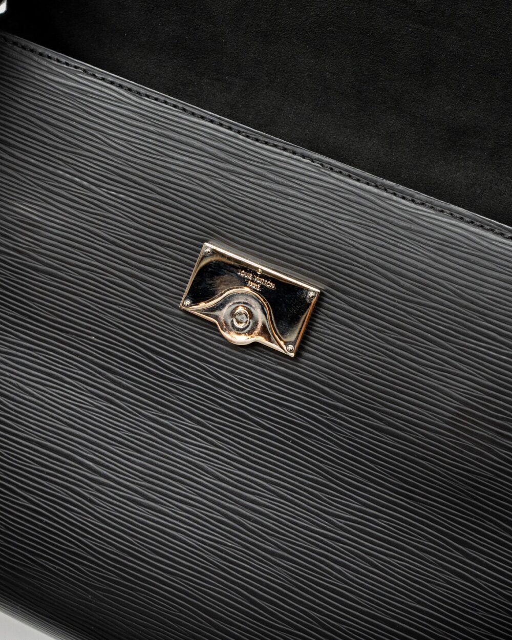 AAA Replica Louis Vuitton LV CLUNY MM EPI BLACK SHW