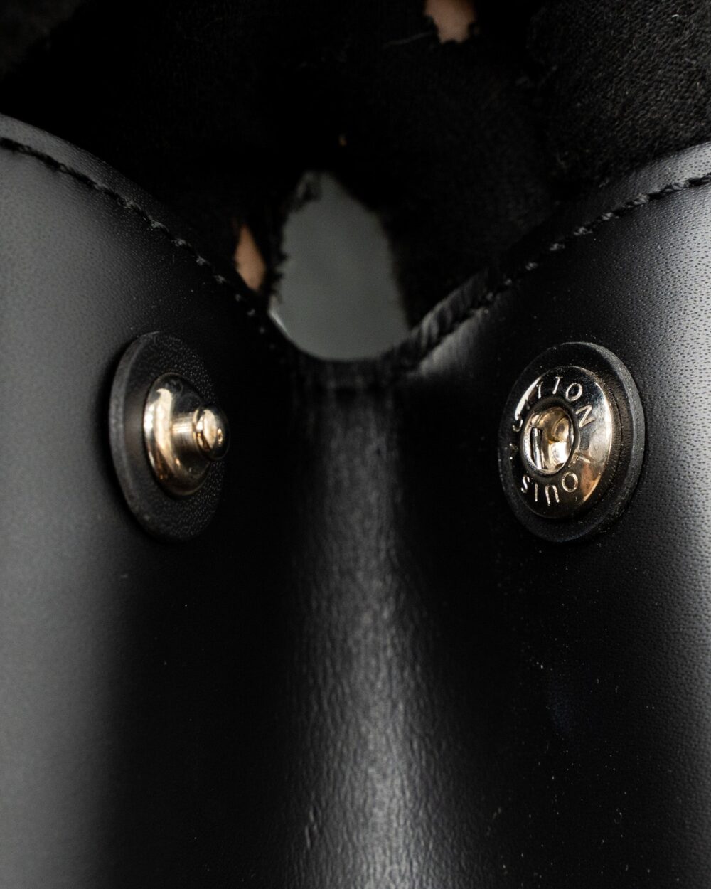 AAA Replica Louis Vuitton LV CLUNY MM EPI BLACK SHW