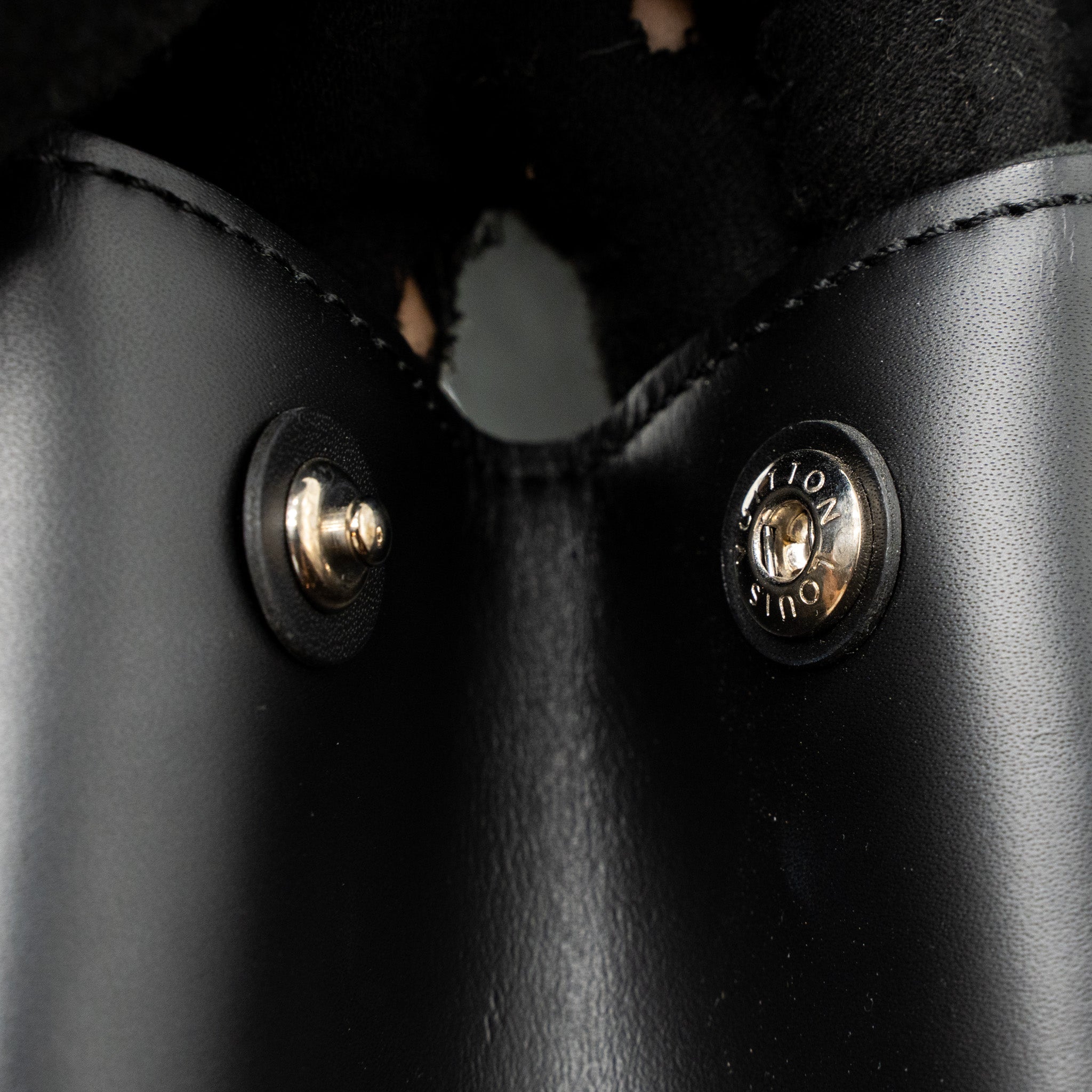 AAA Replica Louis Vuitton LV CLUNY MM EPI BLACK SHW