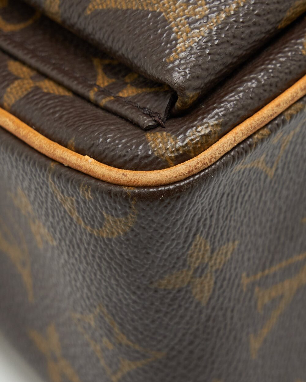 AAA Replica Louis Vuitton LV VINTAGE MONOGRAM SHOULDER BAG GHW