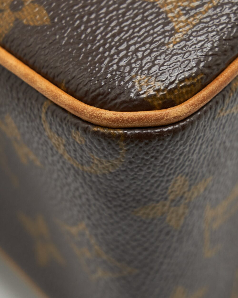 AAA Replica Louis Vuitton LV VINTAGE MONOGRAM SHOULDER BAG GHW