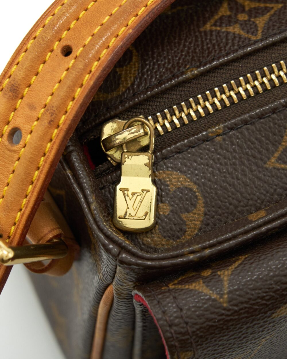 AAA Replica Louis Vuitton LV VINTAGE MONOGRAM SHOULDER BAG GHW