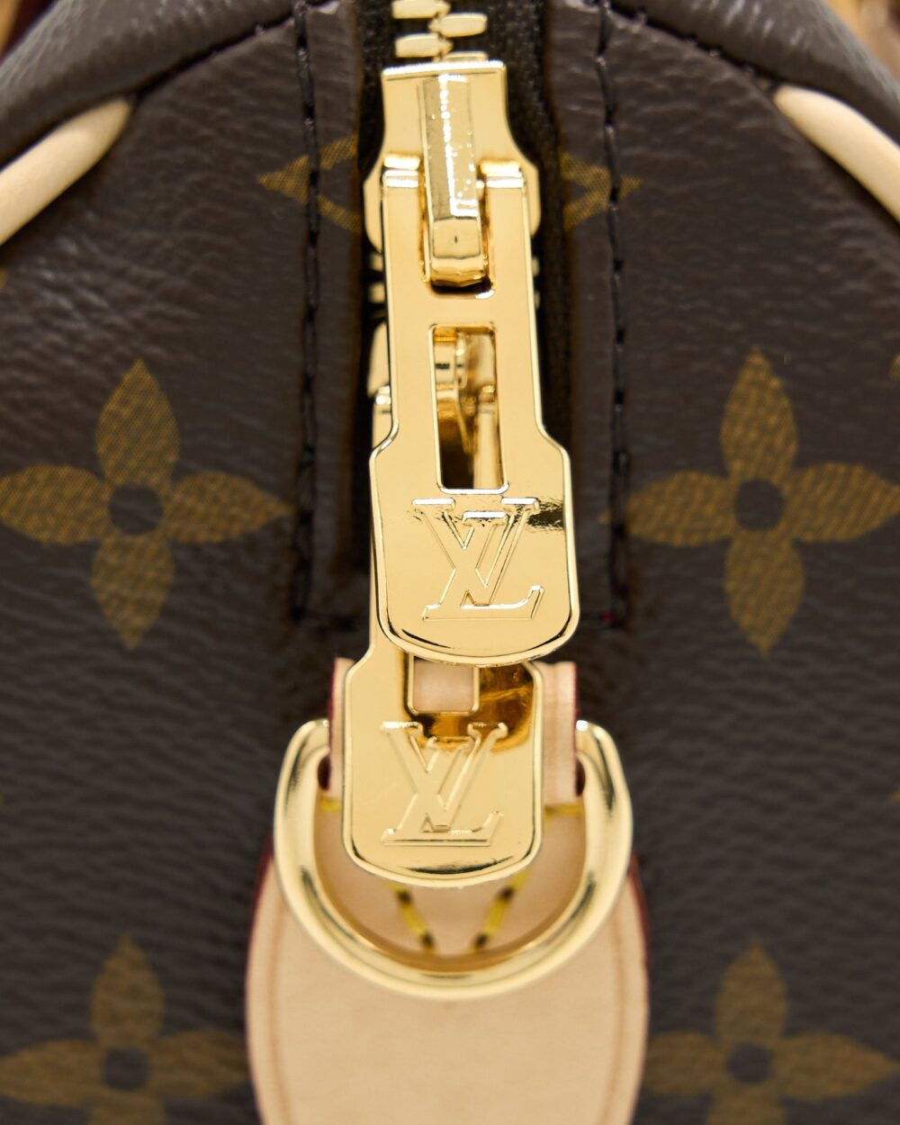 AAA Replica Louis Vuitton LV SPEEDY BANDOULIERE 20 MONOGRAM CANVAS WITH BLACK STRAP GHW