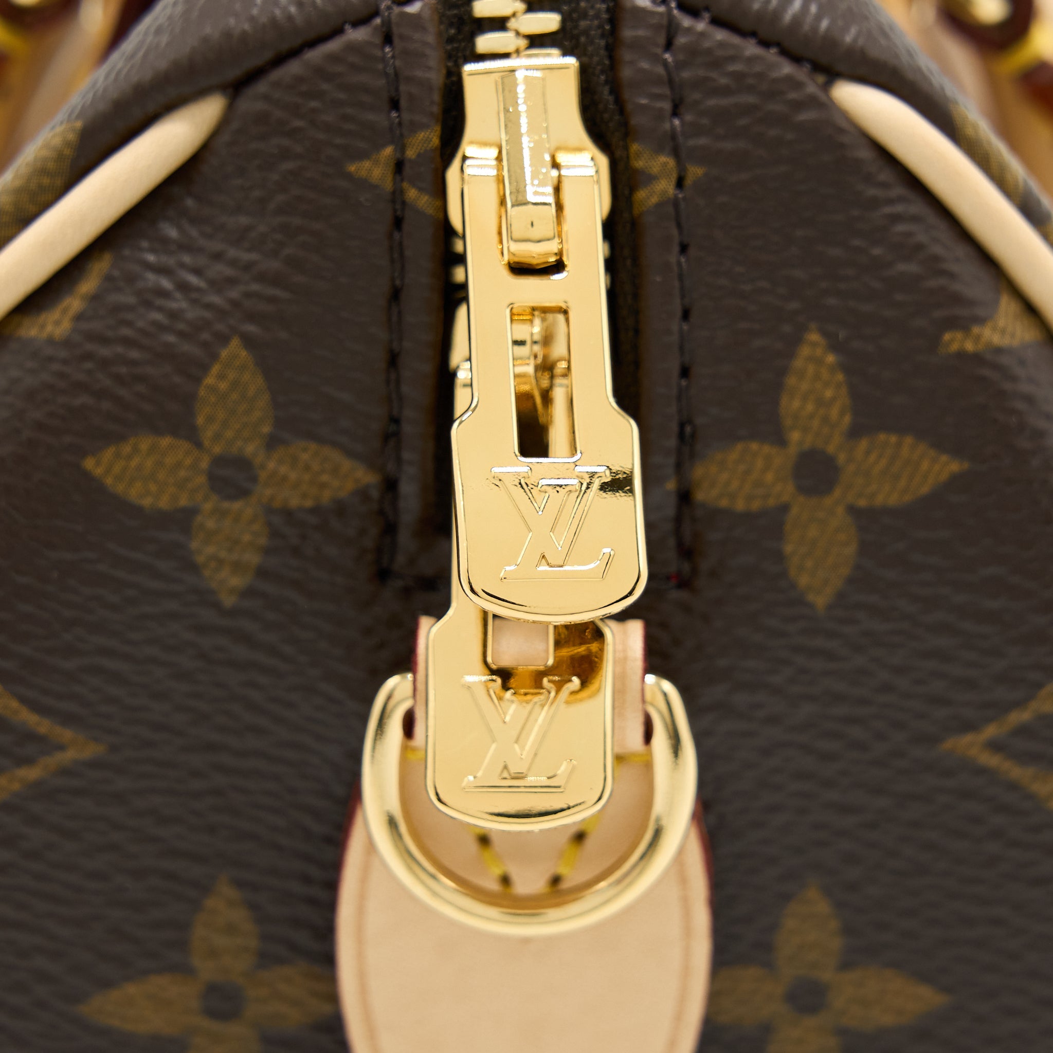 AAA Replica Louis Vuitton LV SPEEDY BANDOULIERE 20 MONOGRAM CANVAS WITH BLACK STRAP GHW