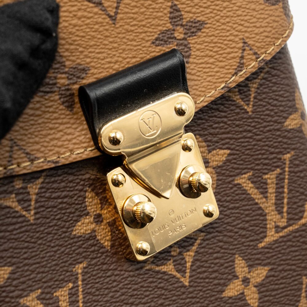 AAA Replica Louis Vuitton LV TOP HANDLE CAMERA BOX MONOGRAM REVERSE CANVAS GHW M82465