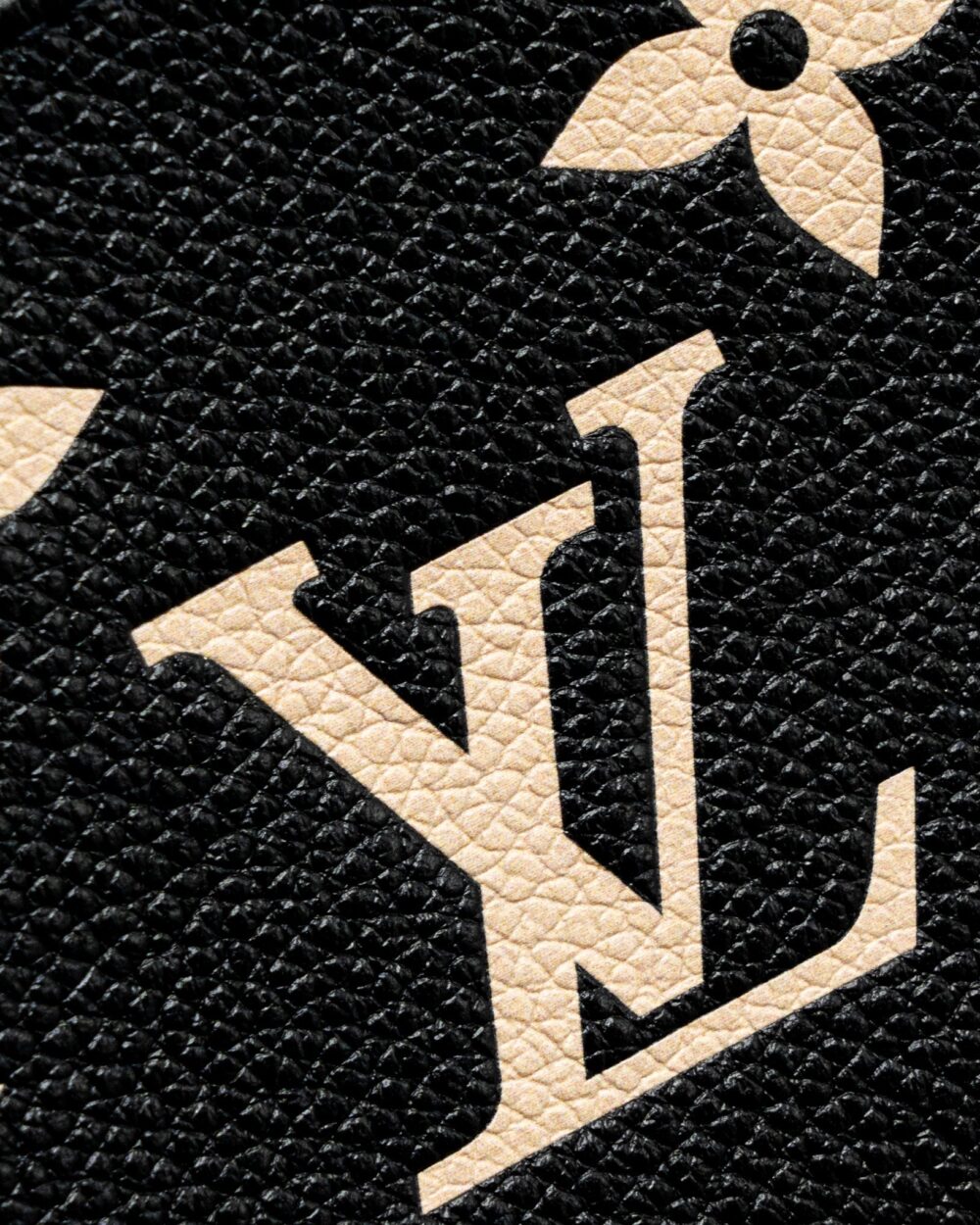 AAA Replica Louis Vuitton LV MINI POCHETTE ACCESSORIES BICOLOUR MONOGRAM EMPREINTE LEATHER GHW (NEW VERSION)