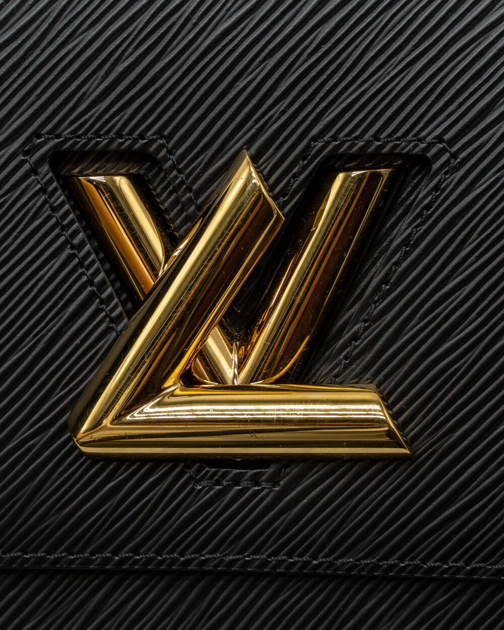 AAA Replica Louis Vuitton LV TWIST MM EPI BLACK GHW