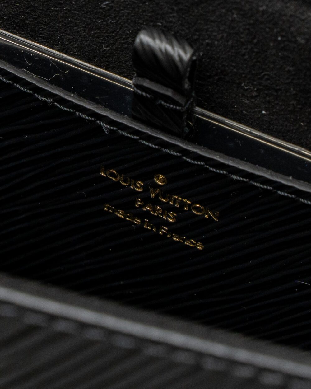 AAA Replica Louis Vuitton LV TWIST MM EPI BLACK GHW