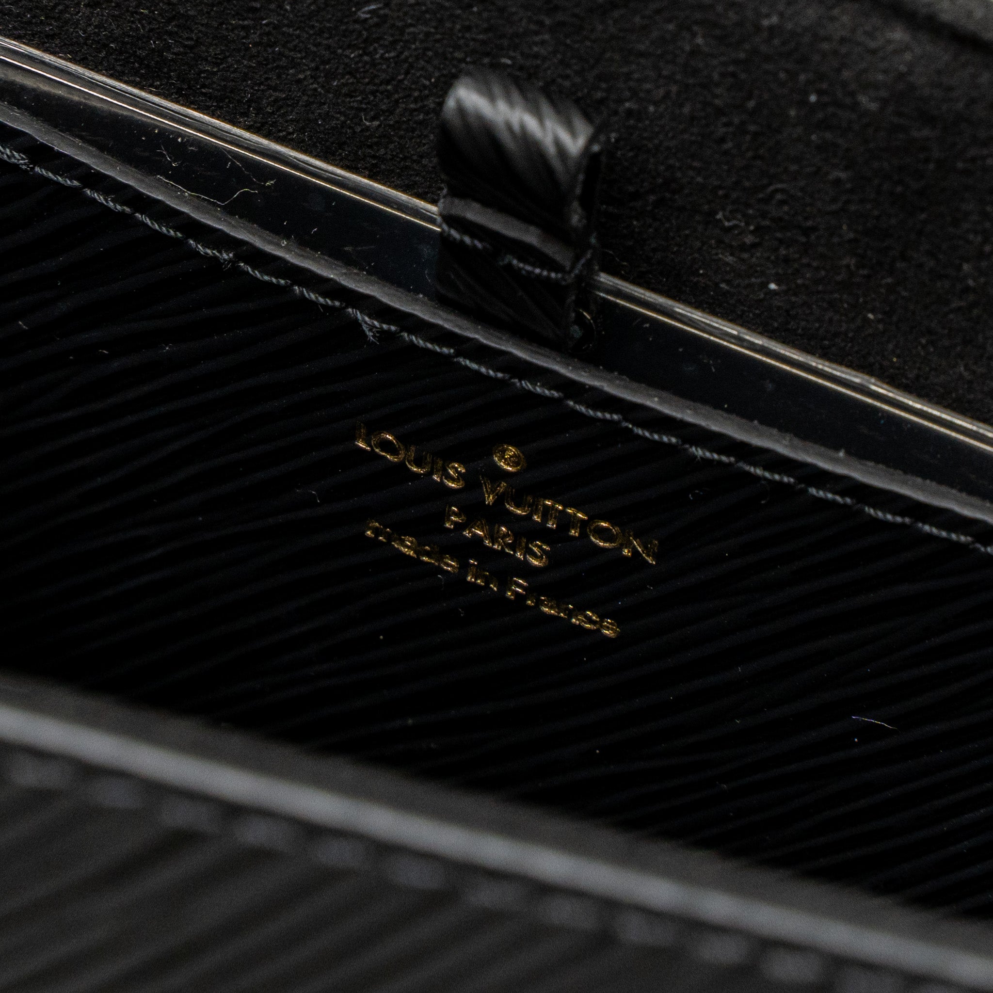 AAA Replica Louis Vuitton LV TWIST MM EPI BLACK GHW