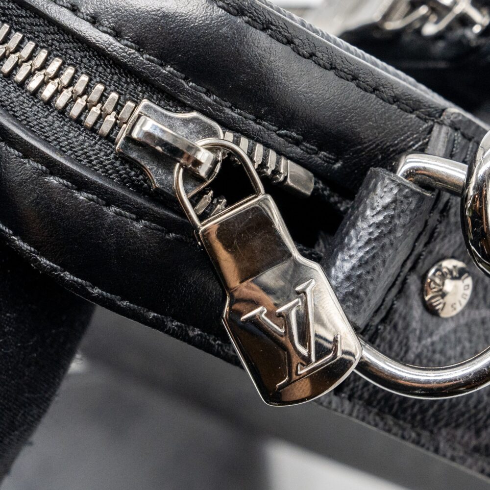 AAA Replica Louis Vuitton LV TRIO MESSENGER BAG MONOGRAM ECLIPSE SHW