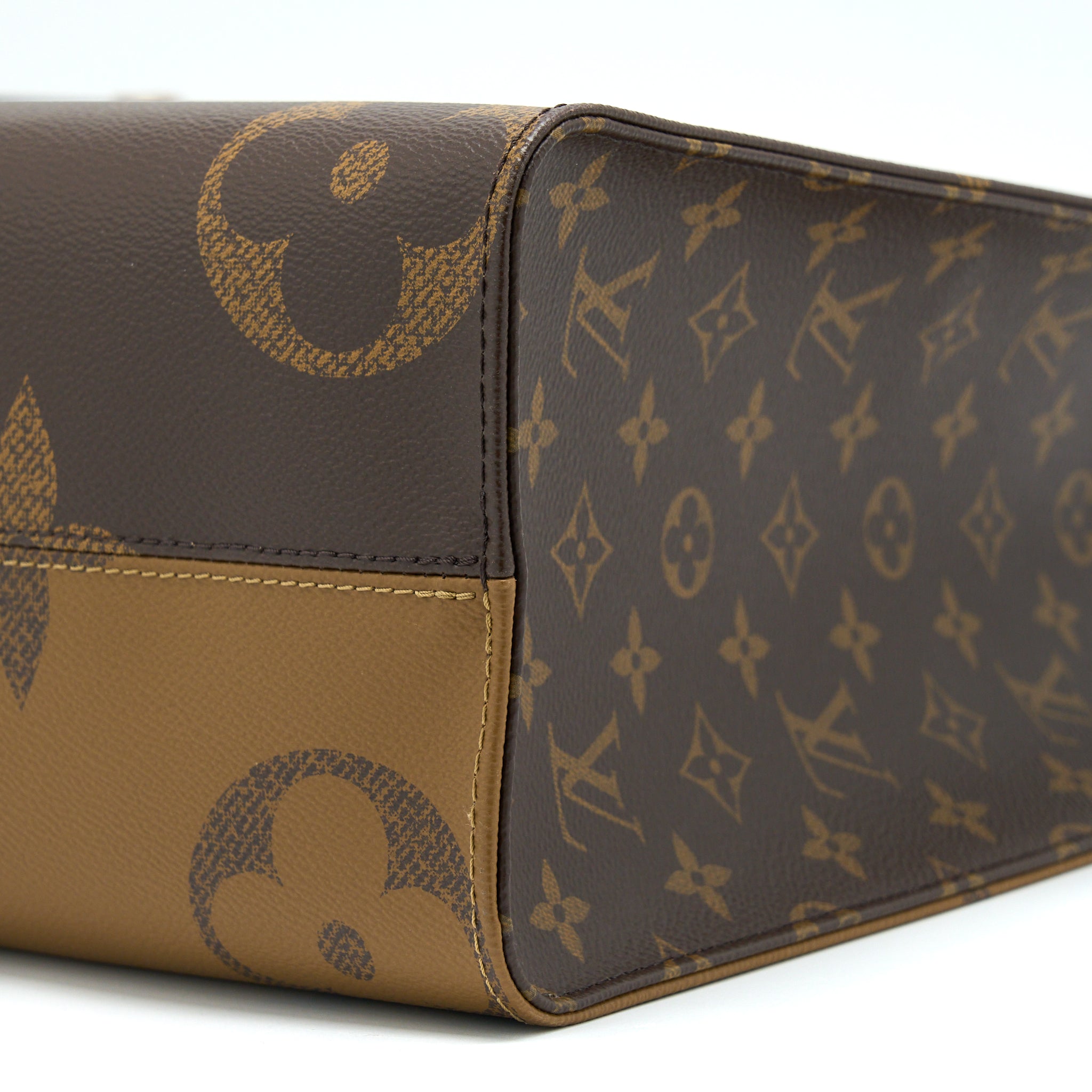 AAA Replica Louis Vuitton LV ON THE GO MM MONOGRAM CANVAS GHW