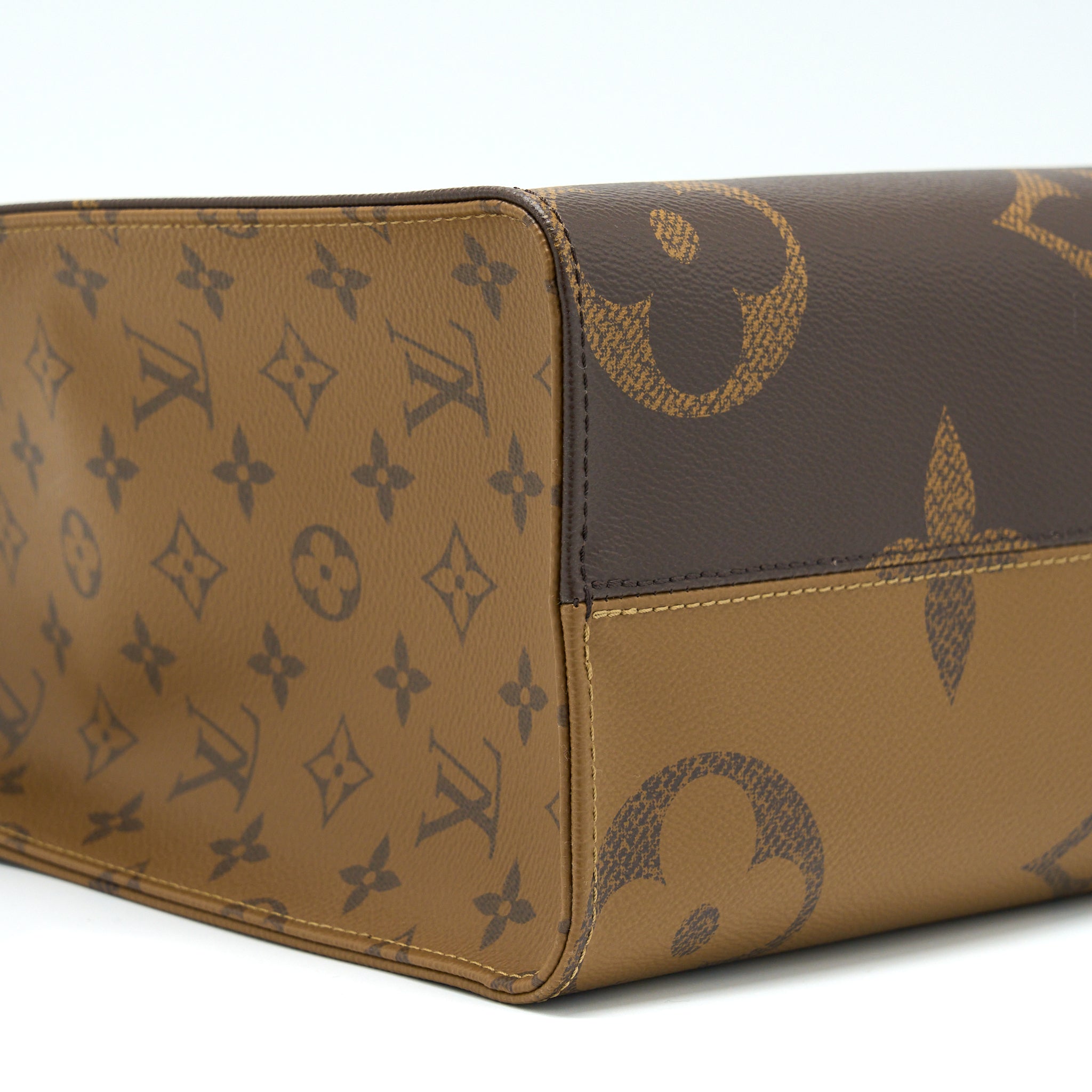 AAA Replica Louis Vuitton LV ON THE GO MM MONOGRAM CANVAS GHW