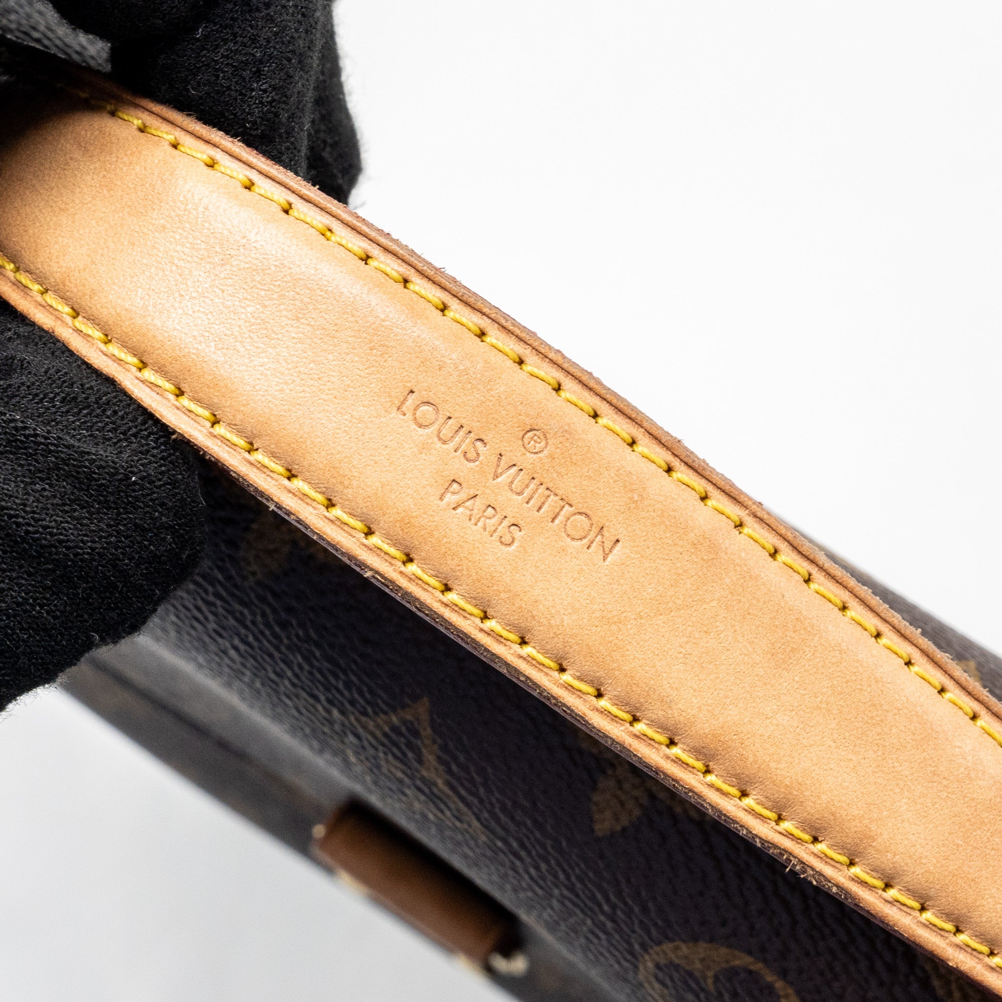 AAA Replica Louis Vuitton LV POCHETTE METIS MONOGRAM CANVAS GHW