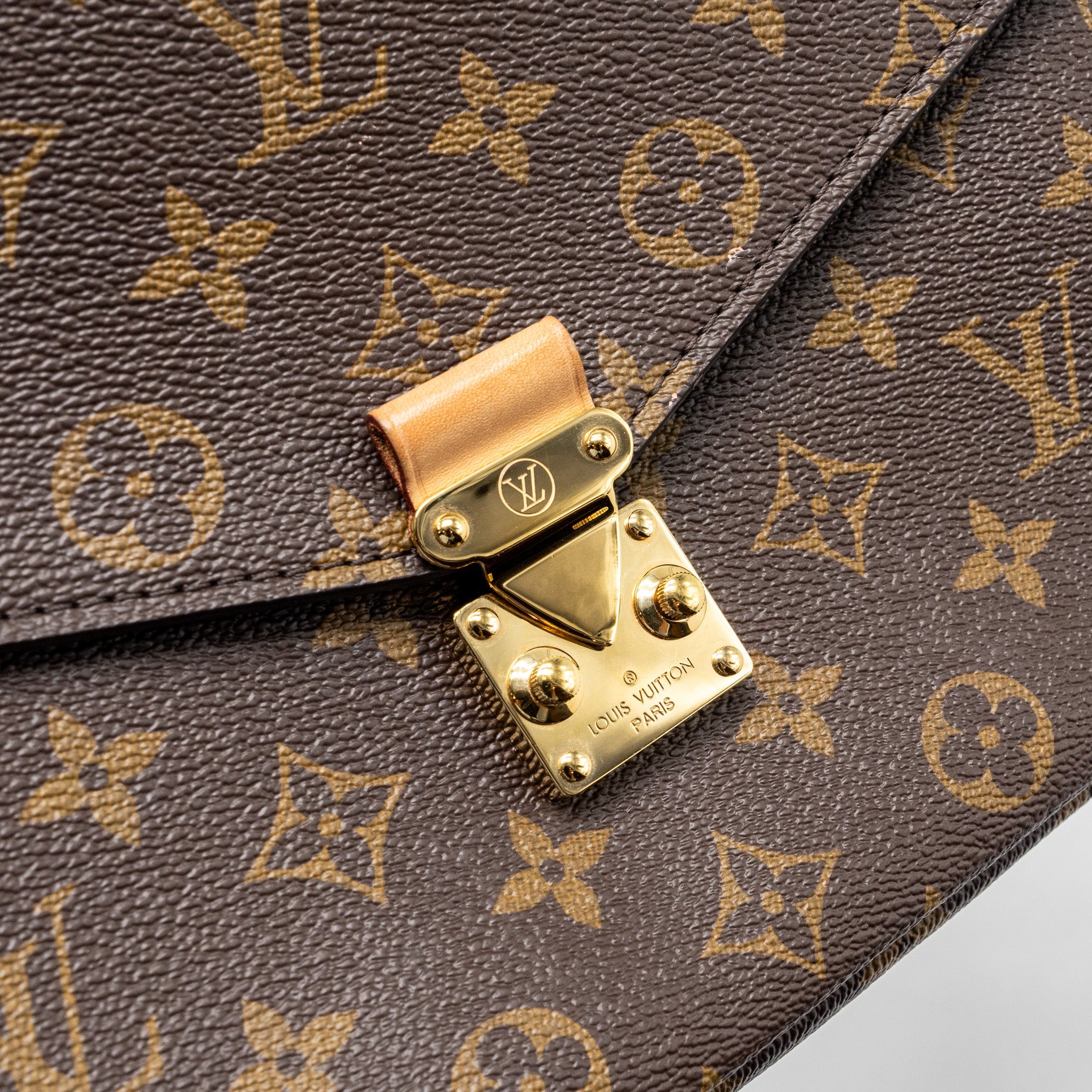 AAA Replica Louis Vuitton LV POCHETTE METIS MONOGRAM CANVAS GHW