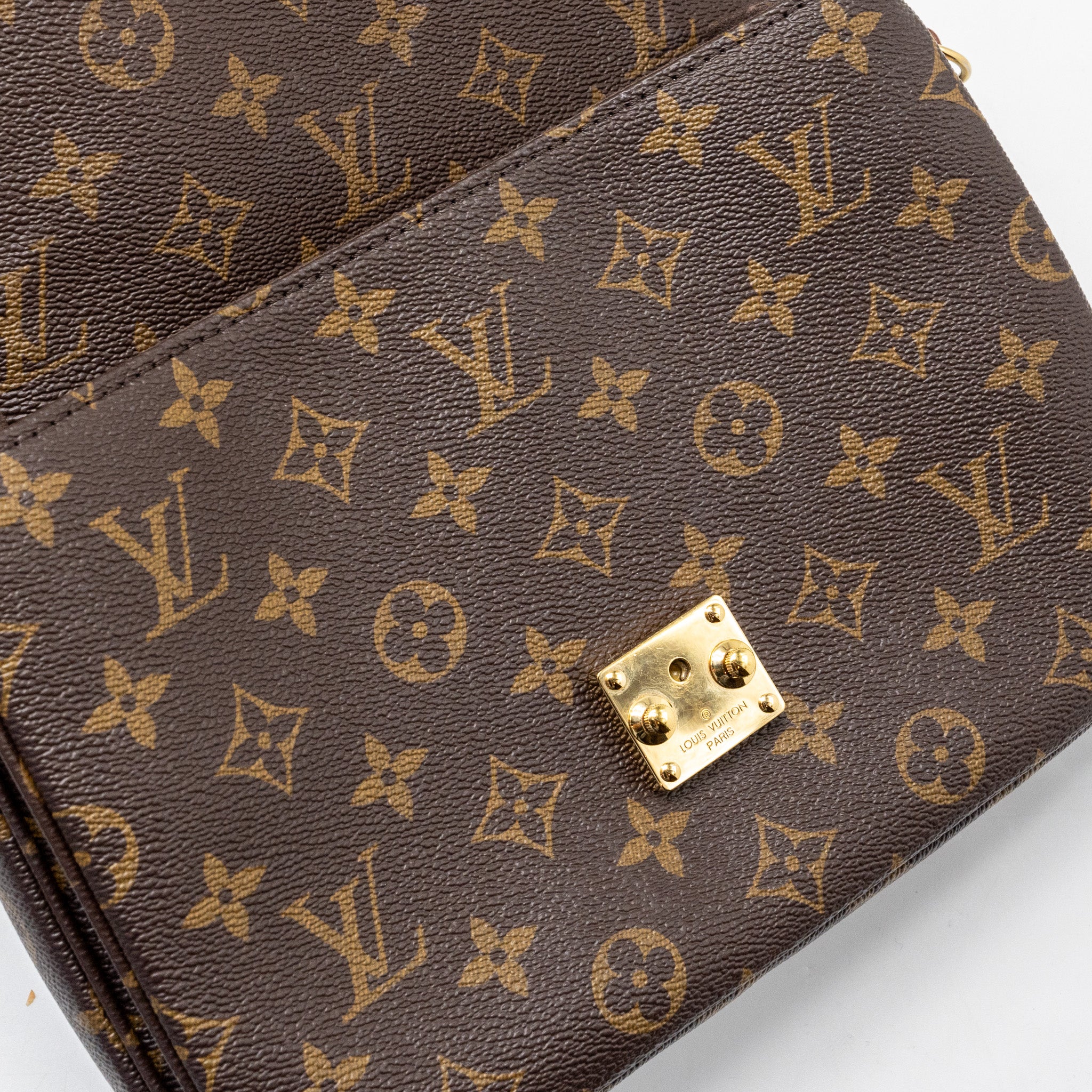 AAA Replica Louis Vuitton LV POCHETTE METIS MONOGRAM CANVAS GHW