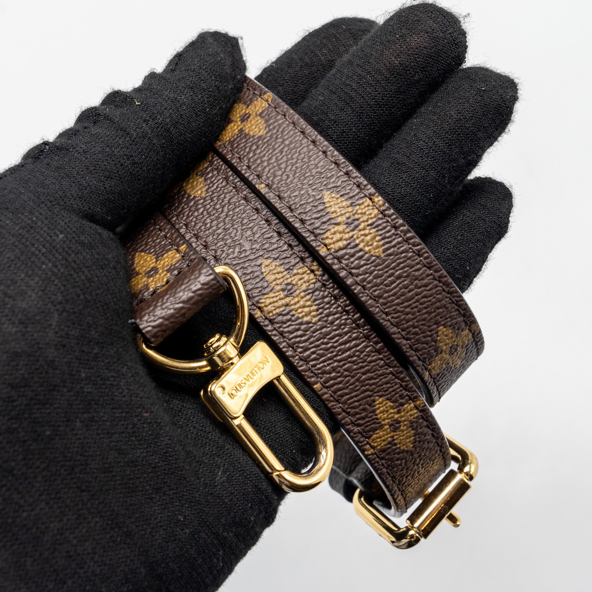 AAA Replica Louis Vuitton LV POCHETTE METIS MONOGRAM CANVAS GHW