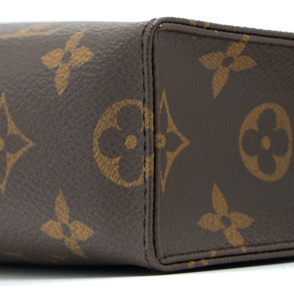 AAA Replica Louis Vuitton LV TOILETRY POCHETTE 26 MONOGRAM CANVAS GHW