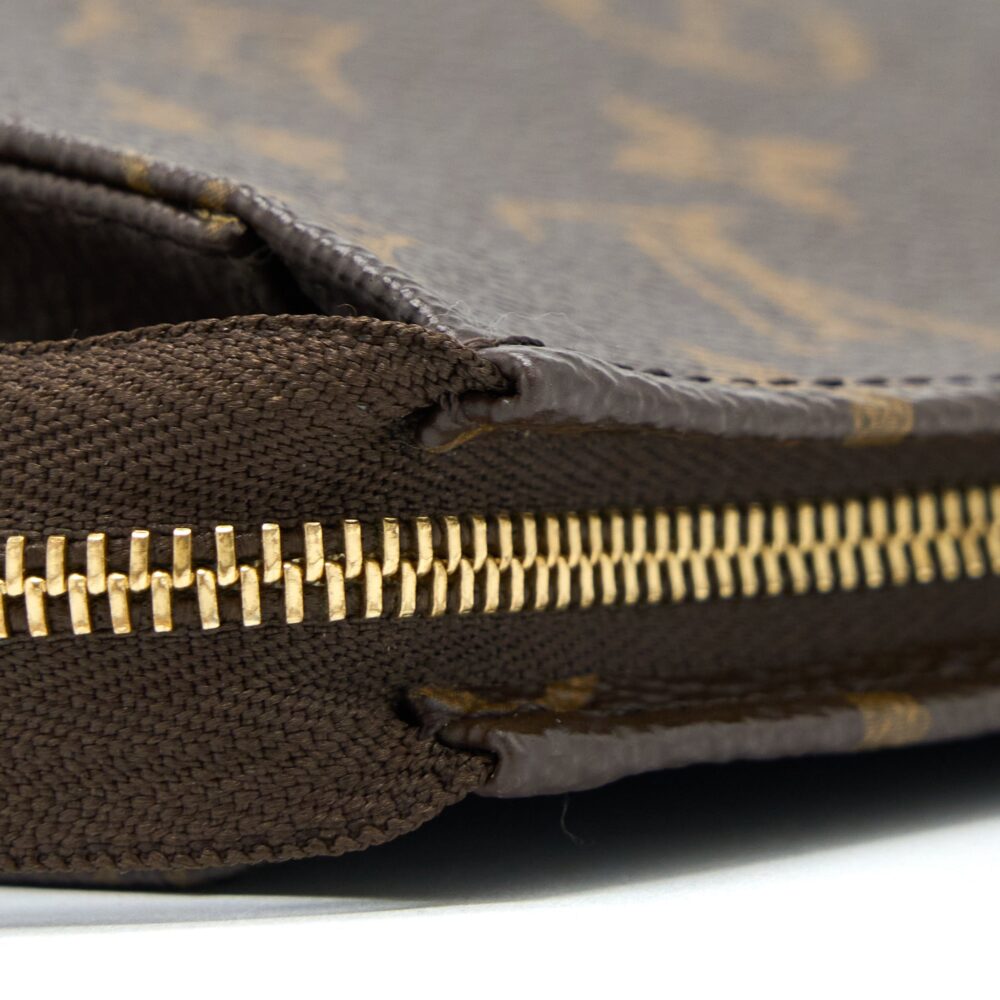AAA Replica Louis Vuitton LV TOILETRY POCHETTE 26 MONOGRAM CANVAS GHW