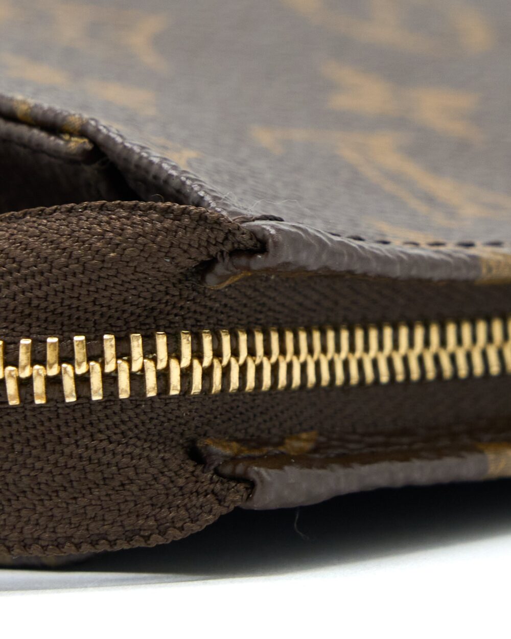 AAA Replica Louis Vuitton LV TOILETRY POCHETTE 26 MONOGRAM CANVAS GHW