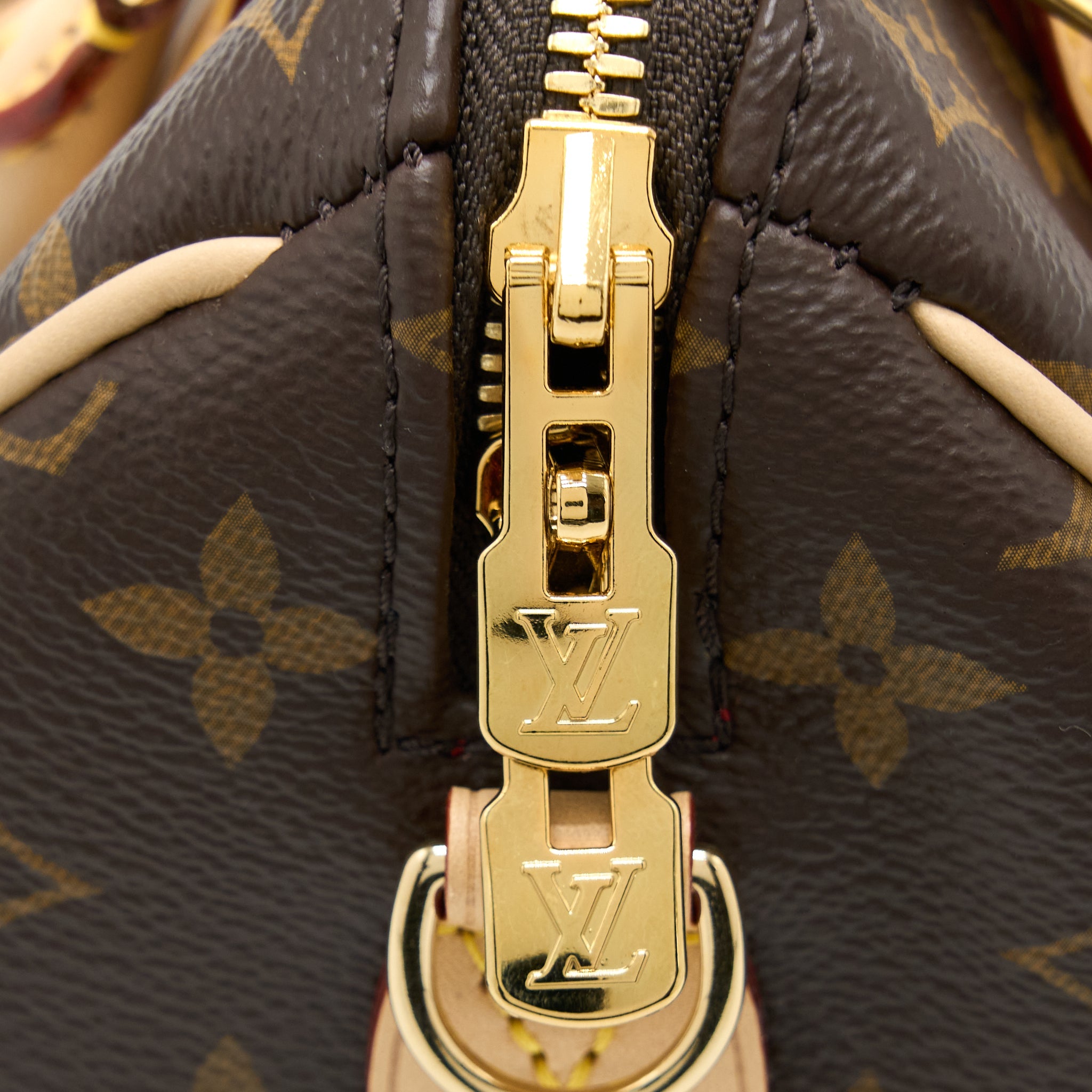 AAA Replica Louis Vuitton LV SPEEDY BANDOULIERE 20 MONOGRAM CANVAS BLACK STRAP GHW (NEW VERSION)