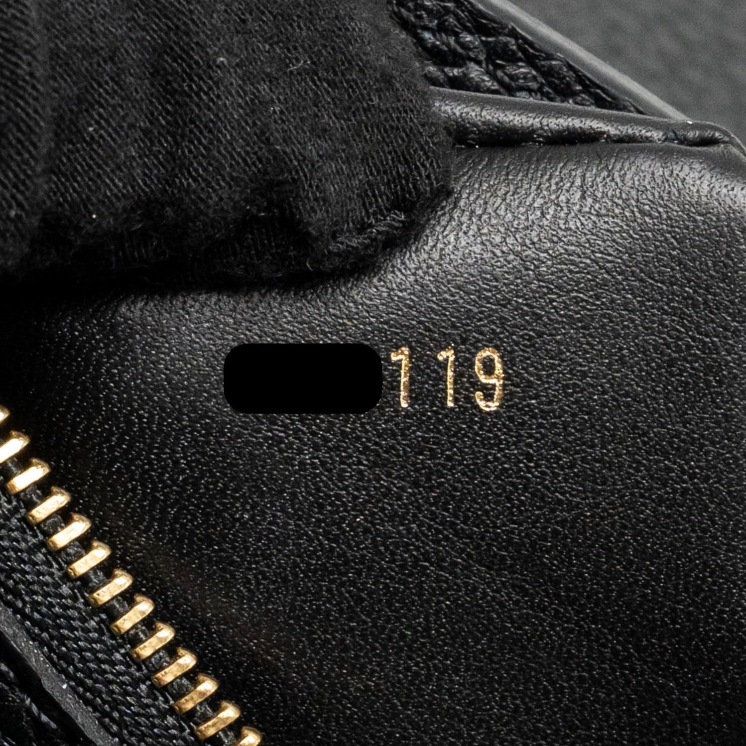 AAA Replica Louis Vuitton LV CAPUCINES MM CALFSKIN BLACK GHW