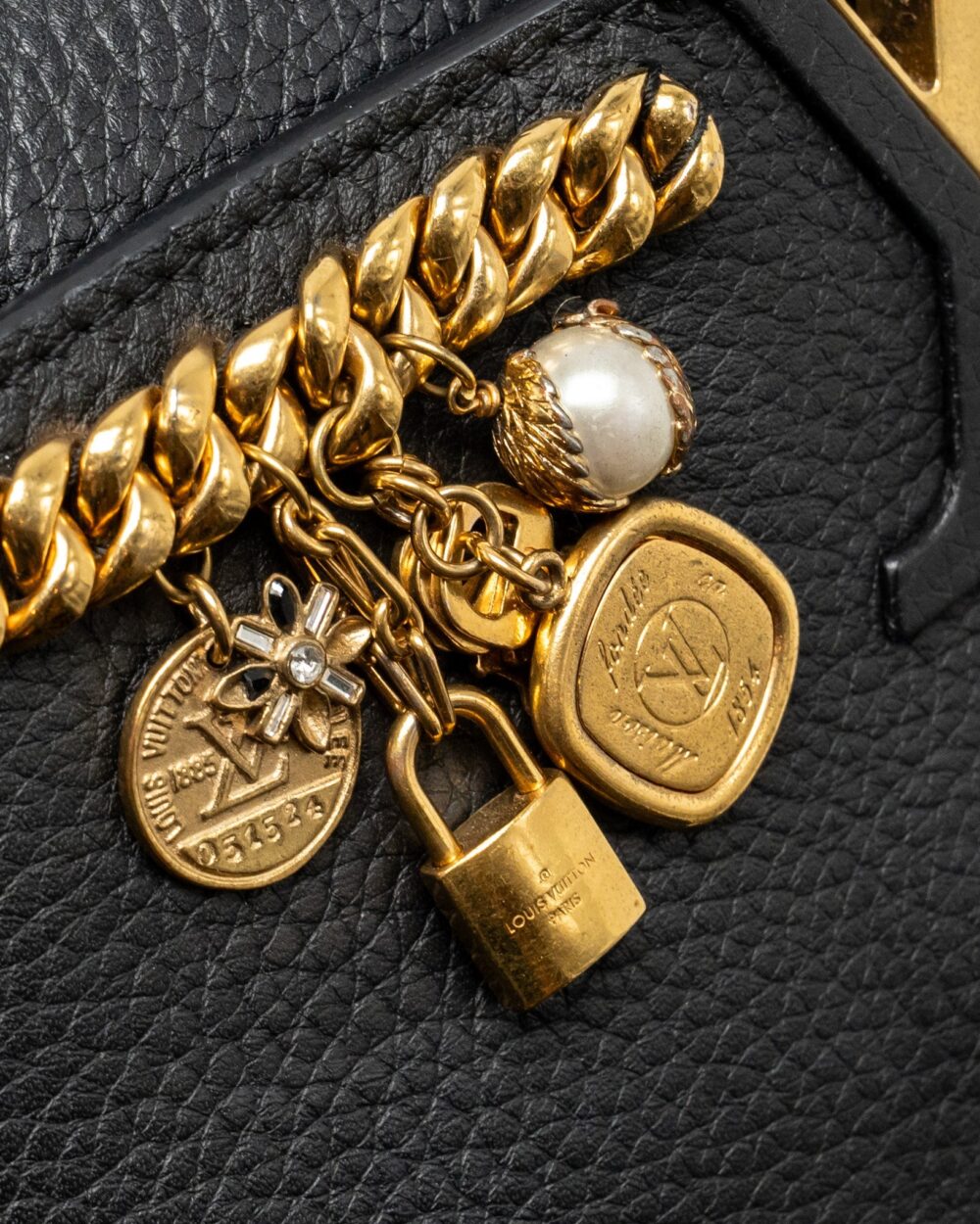 AAA Replica Louis Vuitton LV CAPUCINES MM CALFSKIN BLACK GHW