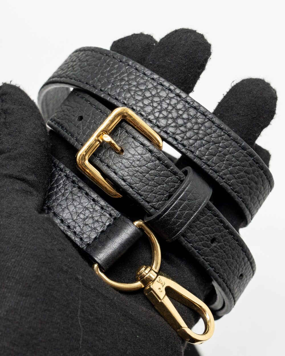 AAA Replica Louis Vuitton LV CAPUCINES MM CALFSKIN BLACK GHW