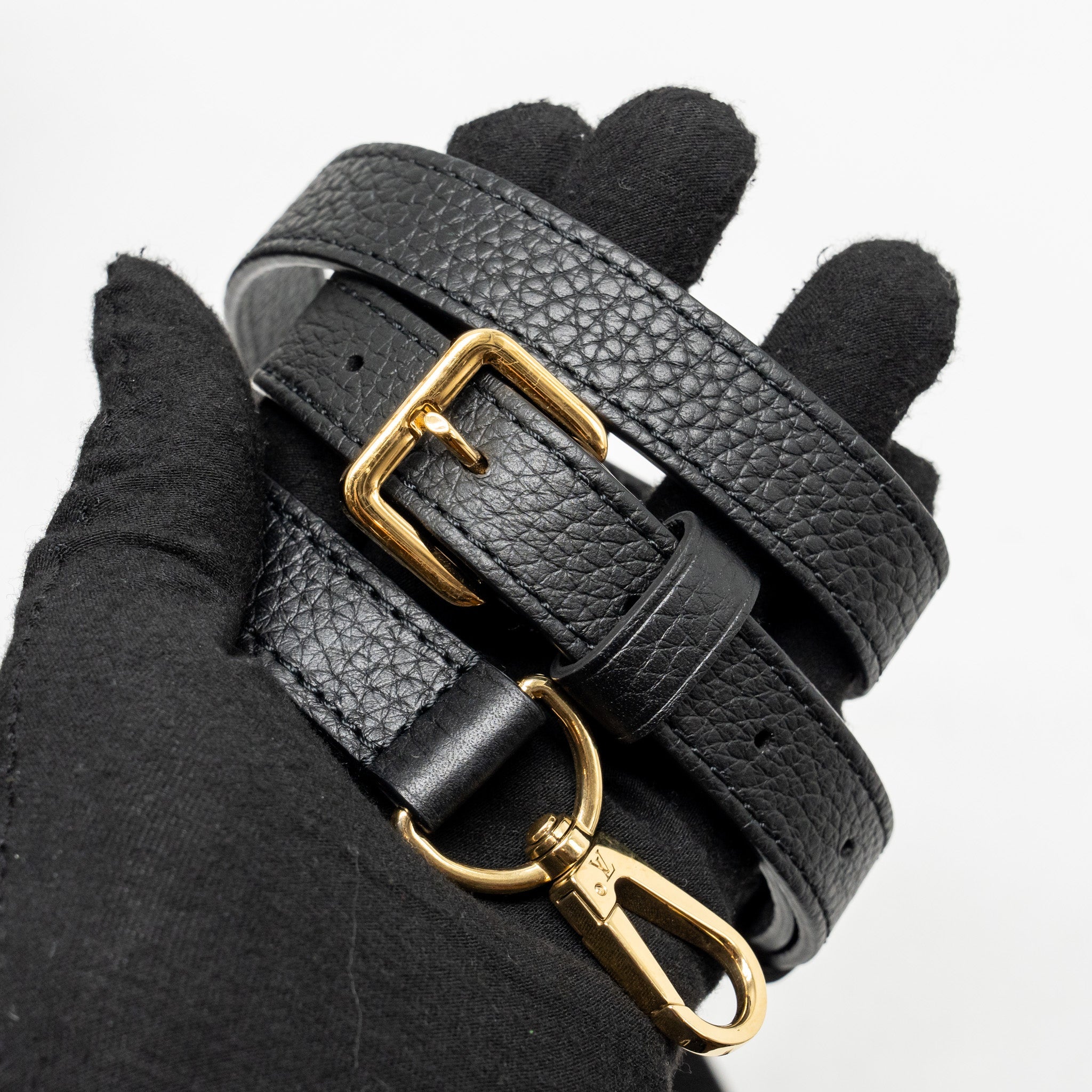 AAA Replica Louis Vuitton LV CAPUCINES MM CALFSKIN BLACK GHW