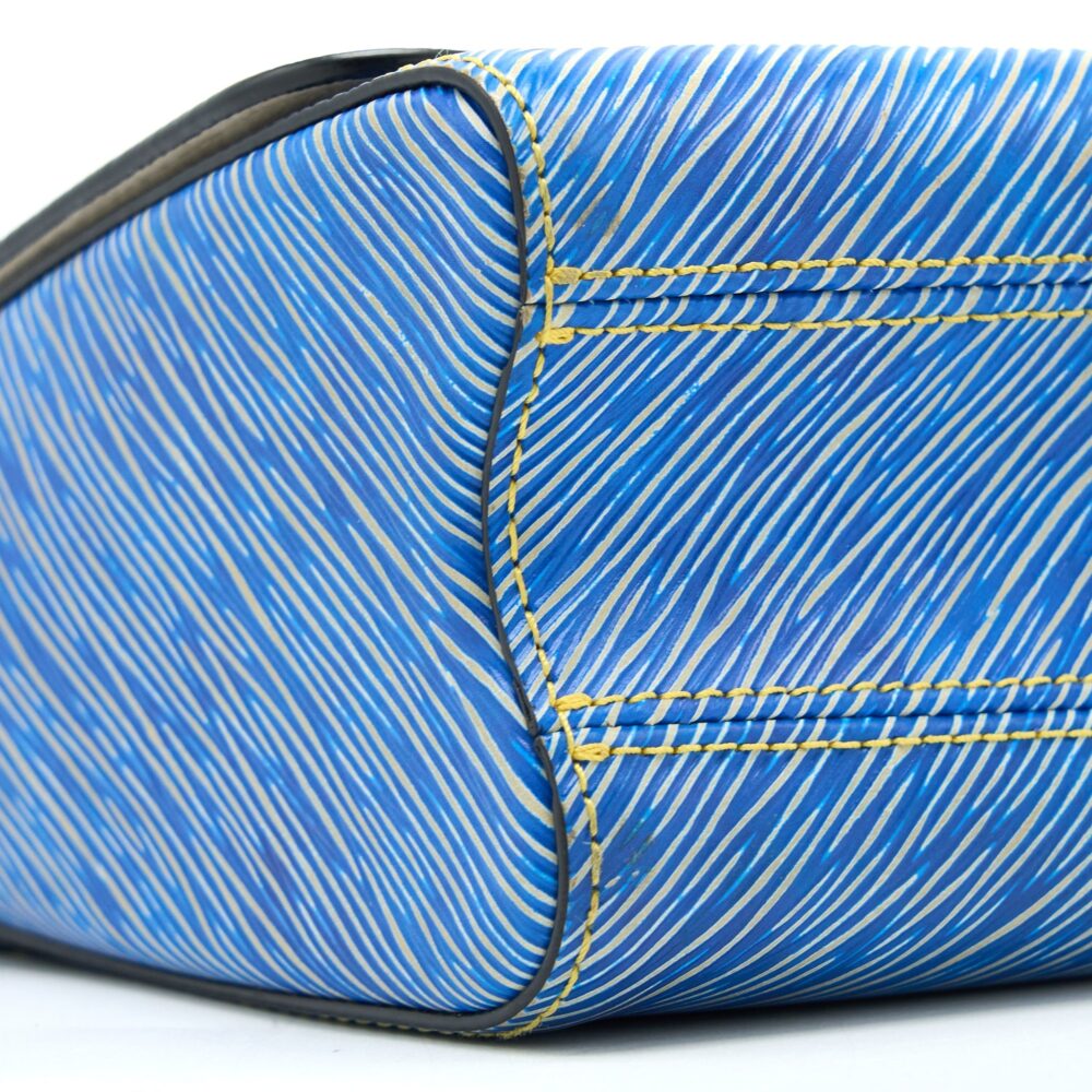AAA Replica Louis Vuitton LV TWIST MM EPI DENIM/BLACK MULTICOLOURED HARDWARE