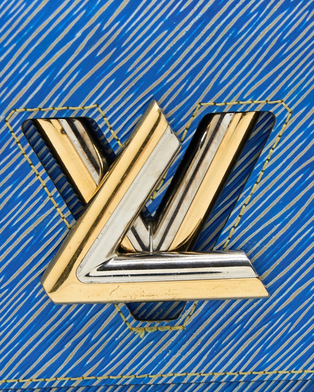 AAA Replica Louis Vuitton LV TWIST MM EPI DENIM/BLACK MULTICOLOURED HARDWARE