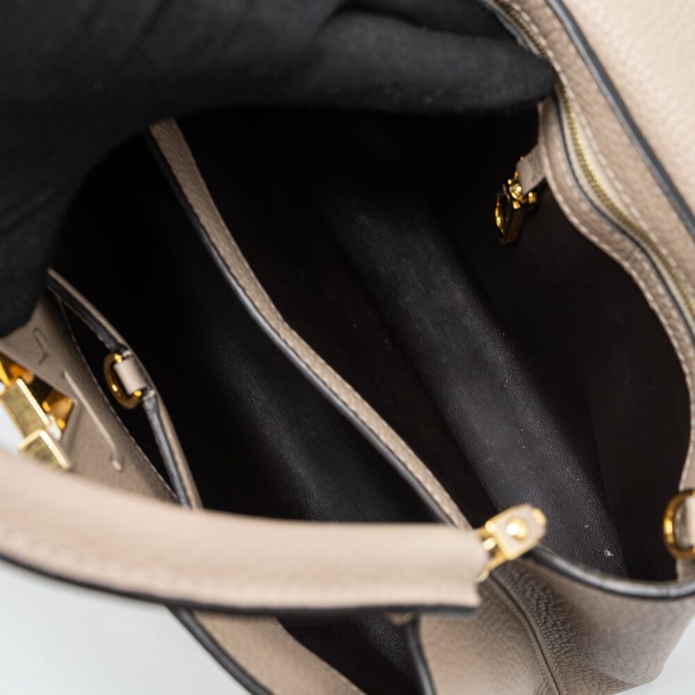 AAA Replica Louis Vuitton LV CAPUCINES MM TAURILLON LIGHT GREY GHW