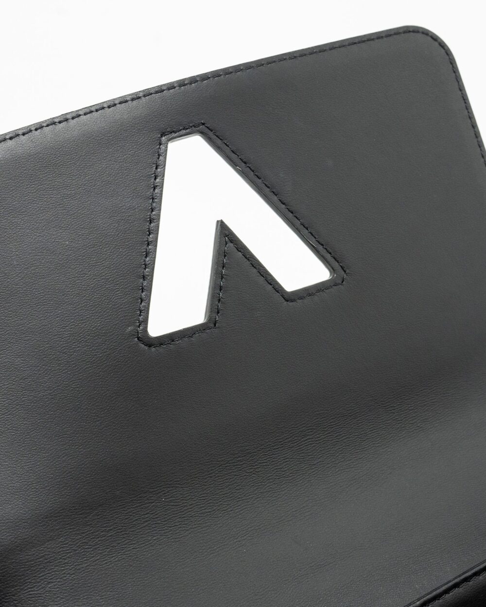 AAA Replica Louis Vuitton LV TWIST MM EPI BLACK GHW