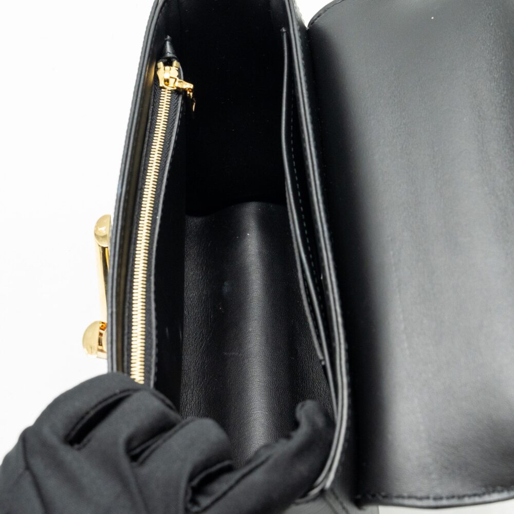 AAA Replica Louis Vuitton LV TWIST MM EPI BLACK GHW