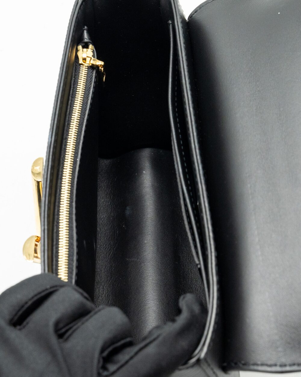 AAA Replica Louis Vuitton LV TWIST MM EPI BLACK GHW