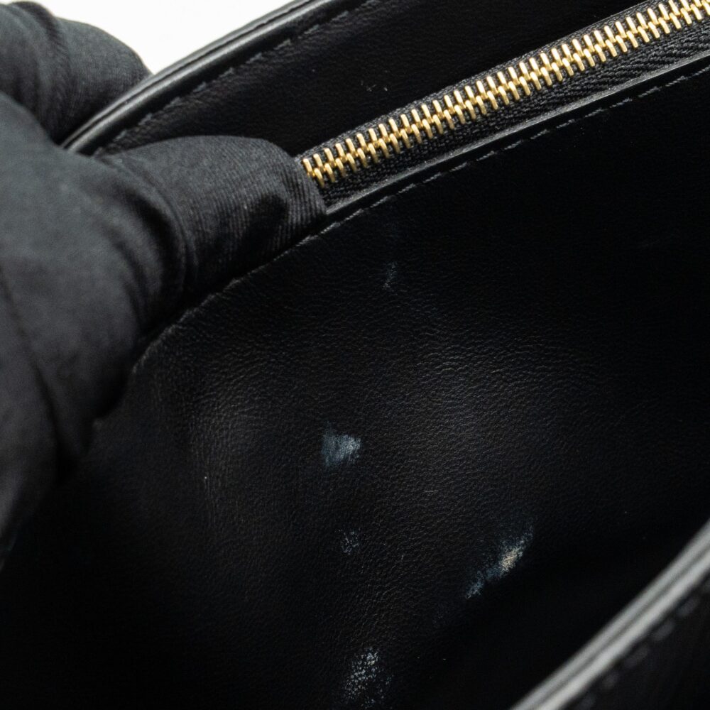 AAA Replica Louis Vuitton LV TWIST MM EPI BLACK GHW