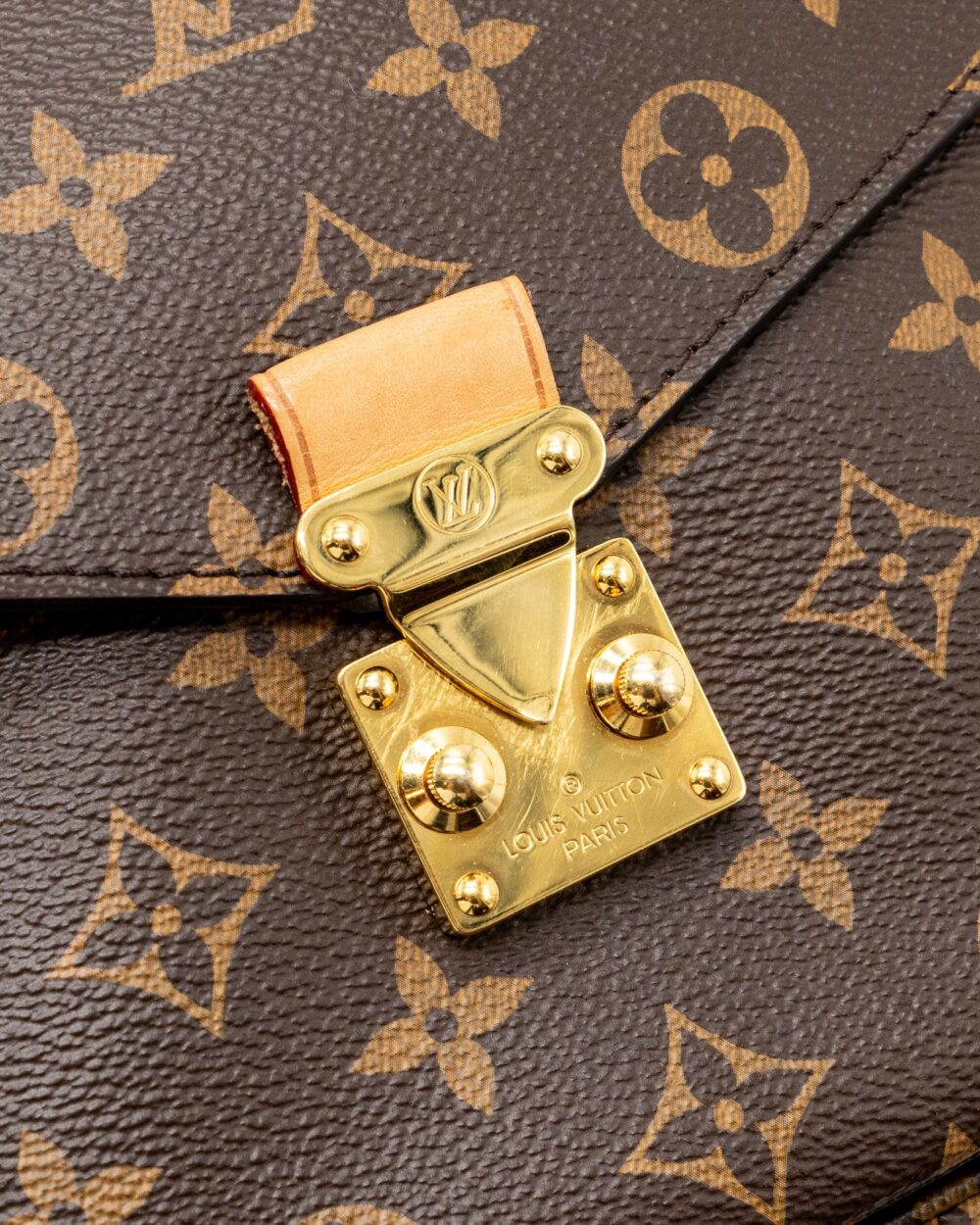 AAA Replica Louis Vuitton LV POCHETTE MÉTIS MONOGRAM CANVAS GHW