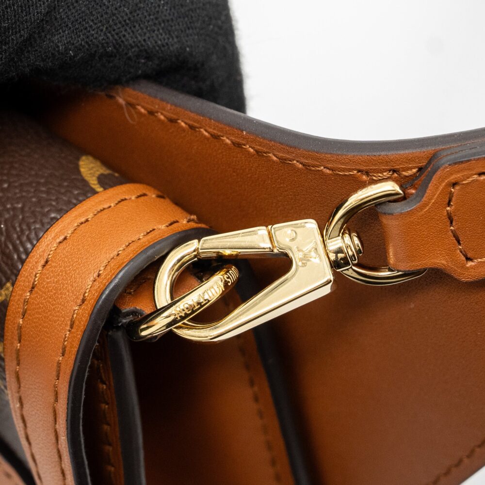 AAA Replica Louis Vuitton LV DAUPHINE BUMBAG MONOGRAM CANVAS GHW