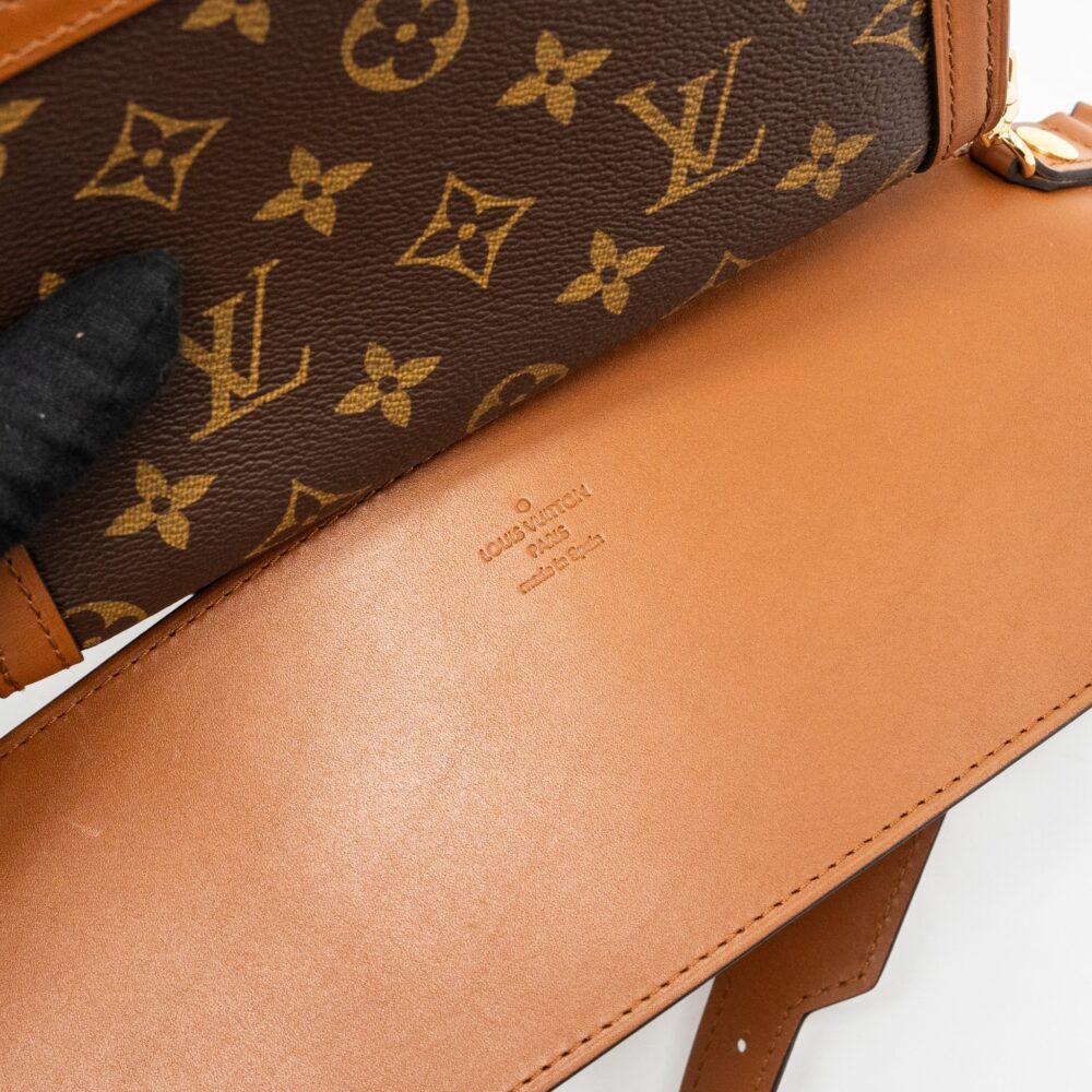 AAA Replica Louis Vuitton LV DAUPHINE BUMBAG MONOGRAM CANVAS GHW