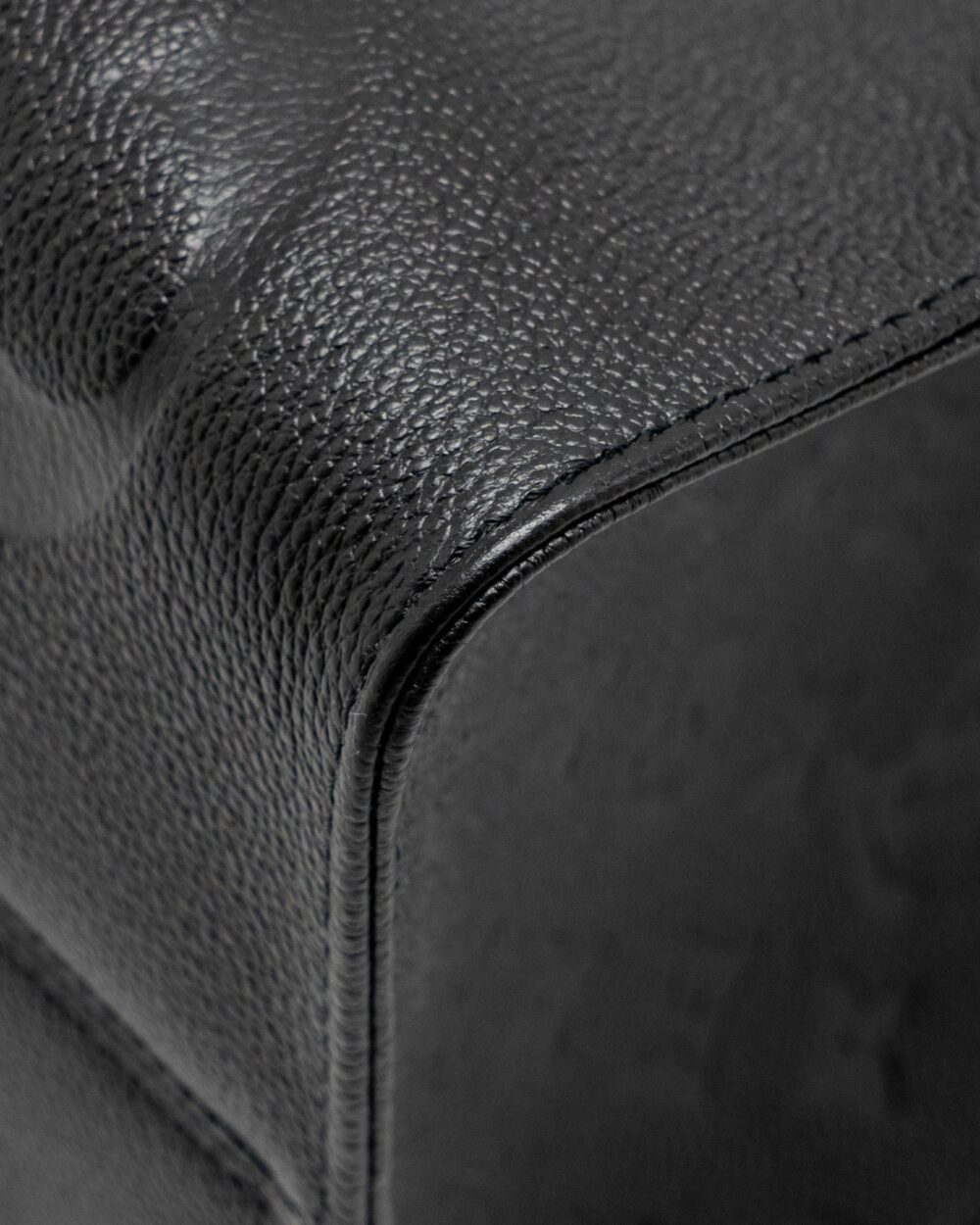 AAA Replica Louis Vuitton LV ONTHEGO GM MONOGRAM EMPREINTE LEATHER BLACK GHW