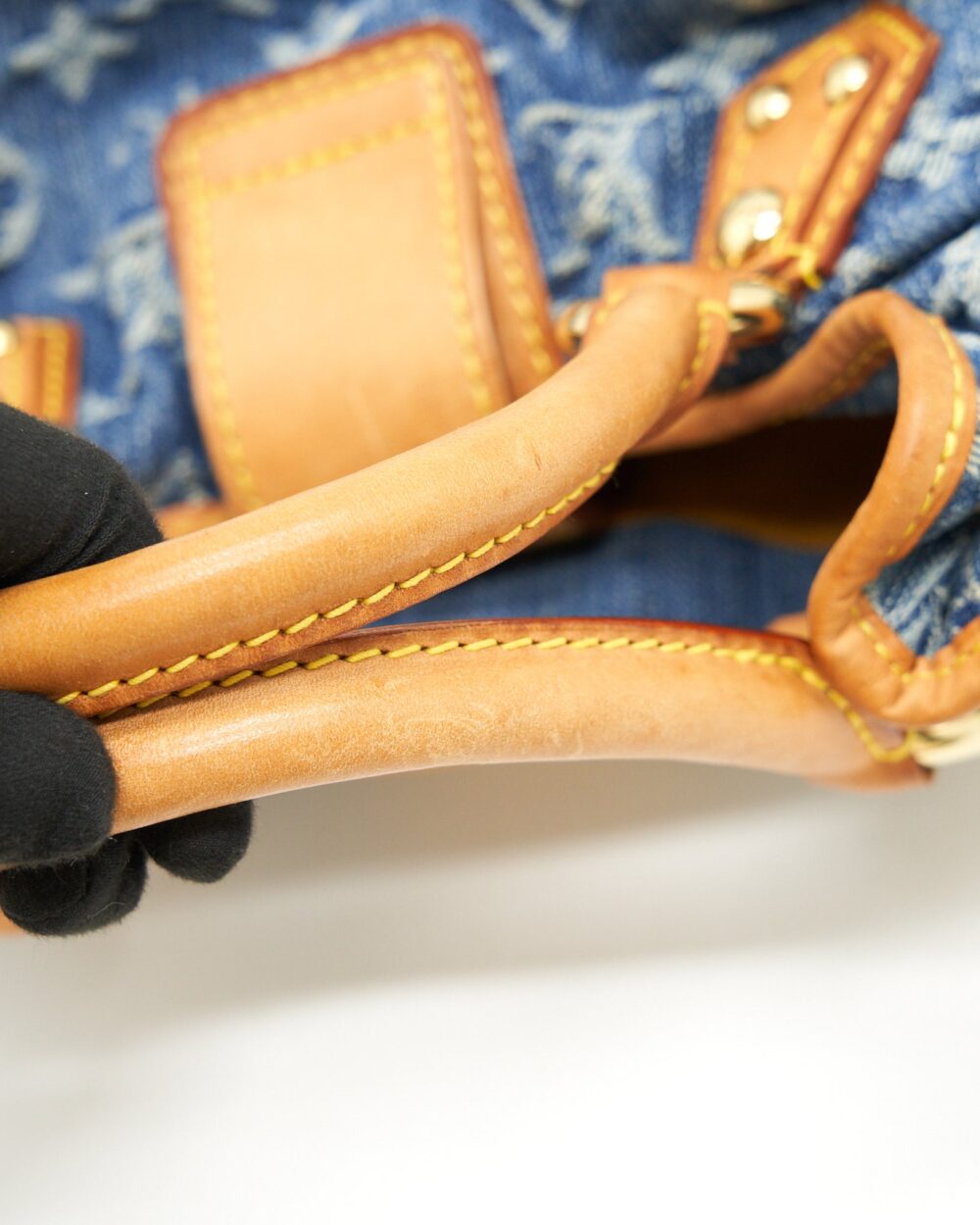 AAA Replica Louis Vuitton LV VINTAGE MINI PRETTY BAG