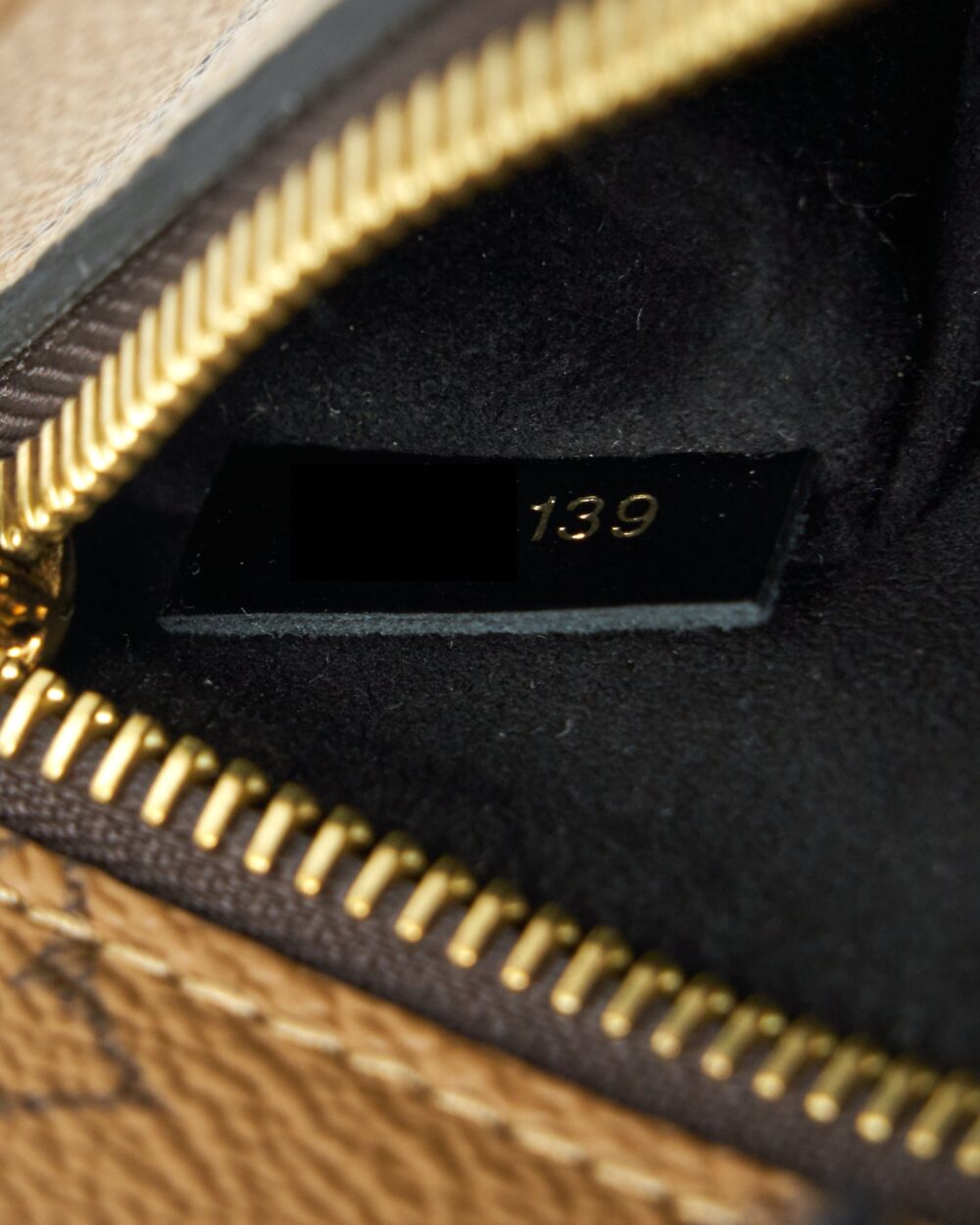 AAA Replica Louis Vuitton LV POCHETTE MÉTIS REVERSE MONOGRAM CANVAS GHW