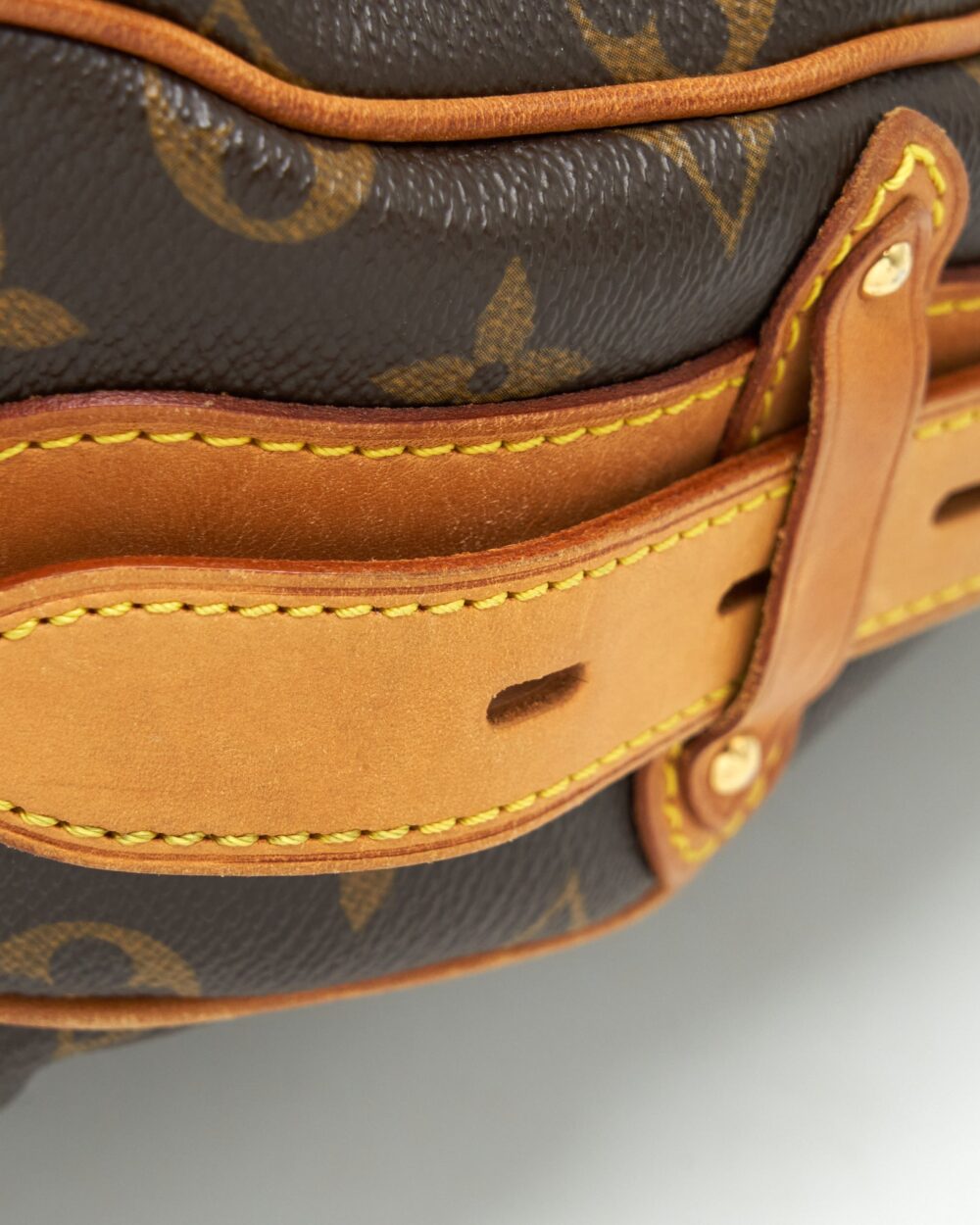 AAA Replica Louis Vuitton LV VINTAGE LARGE SHOULDER BAG MONOGRAM CANVAS GHW