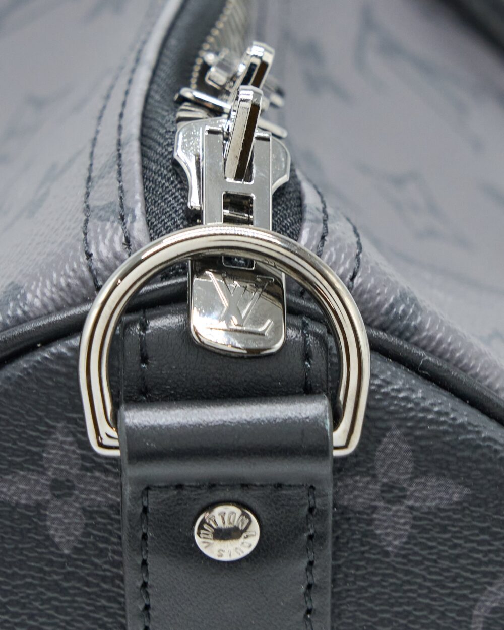 AAA Replica Louis Vuitton LV KEEPALL BANDOULIERE 50 MONOGRAM ECLIPSE CANVAS BLACK/GREY BLACK HARDWARE (NEW VERSION)
