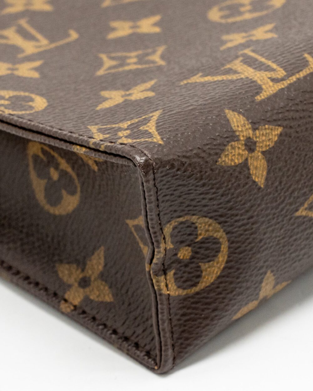 AAA Replica Louis Vuitton LV TOILETRY POCHETTE 26 MONOGRAM CANVAS GHW
