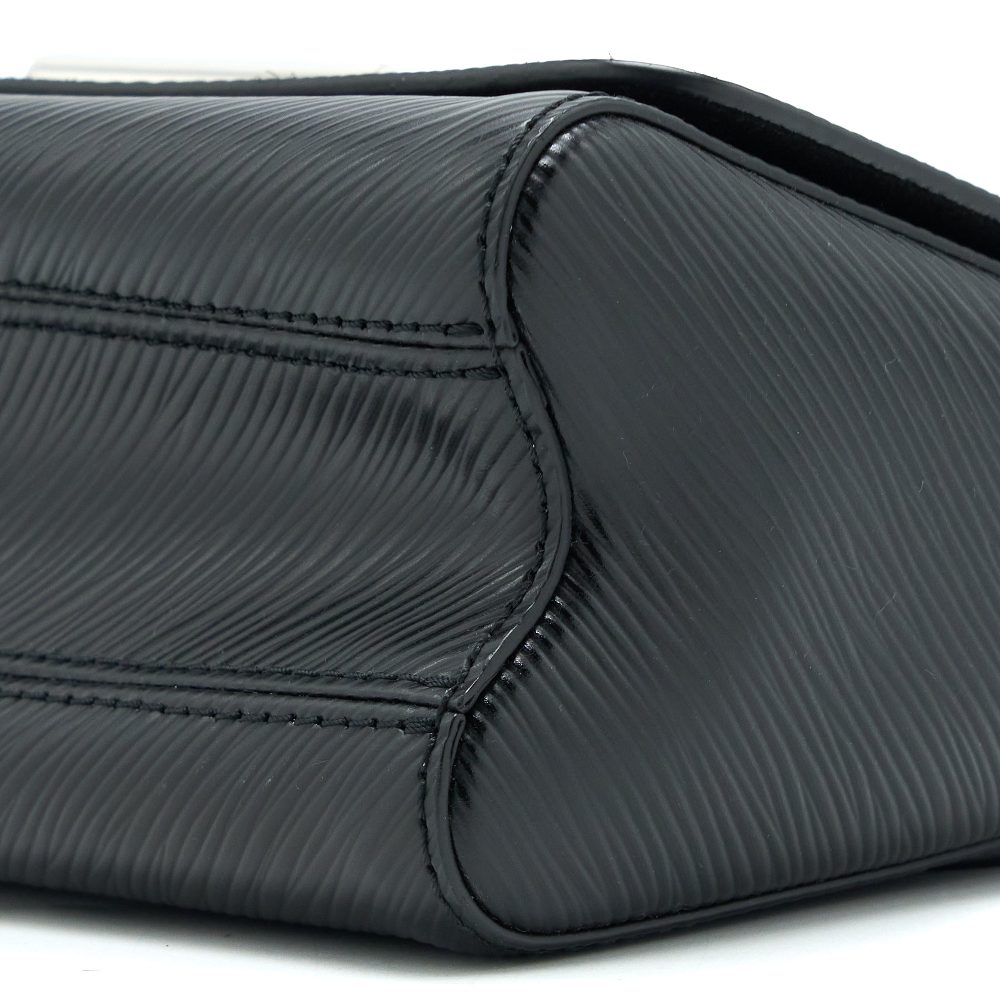 AAA Replica Louis Vuitton LV TWIST PM EPI BLACK SHW