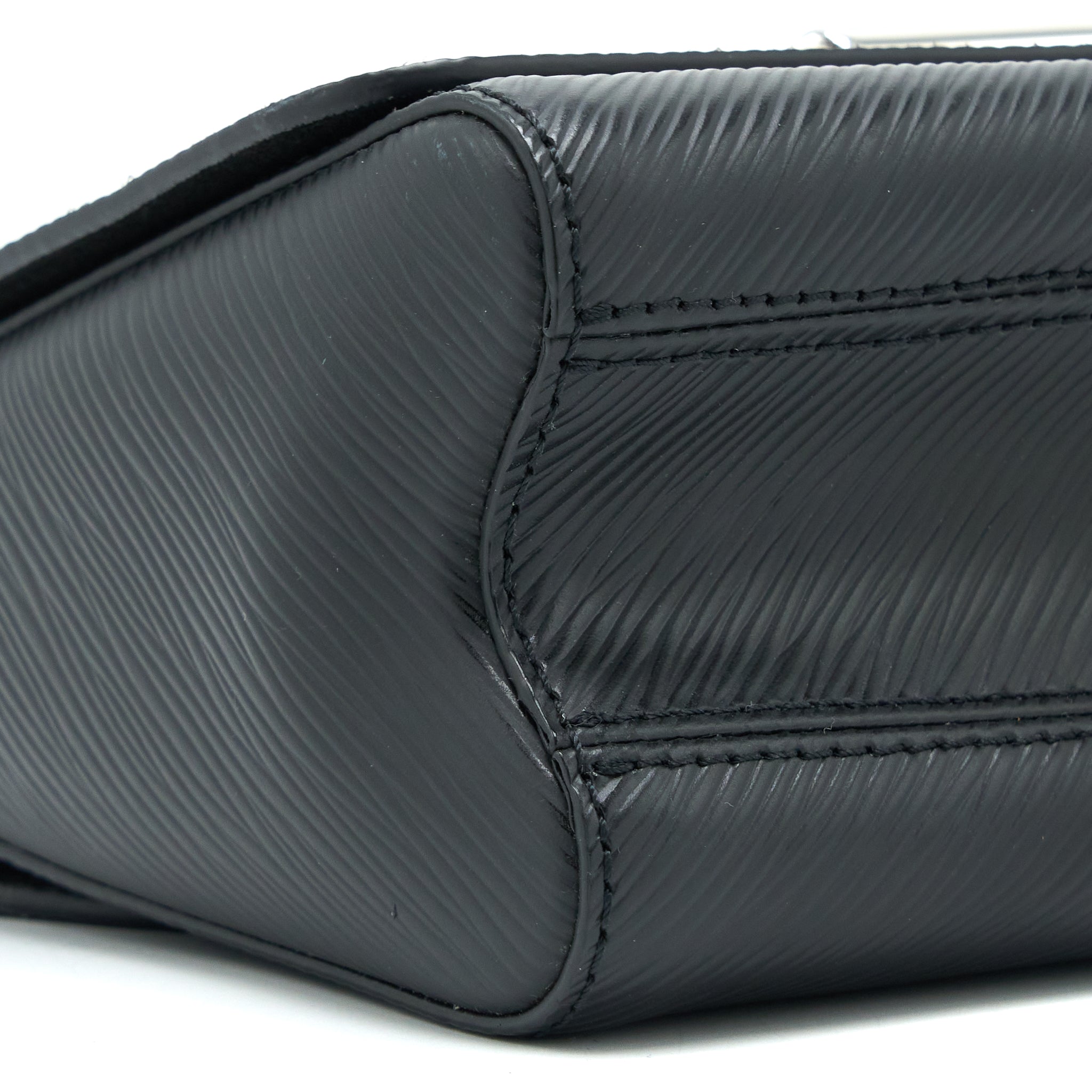 AAA Replica Louis Vuitton LV TWIST PM EPI BLACK SHW