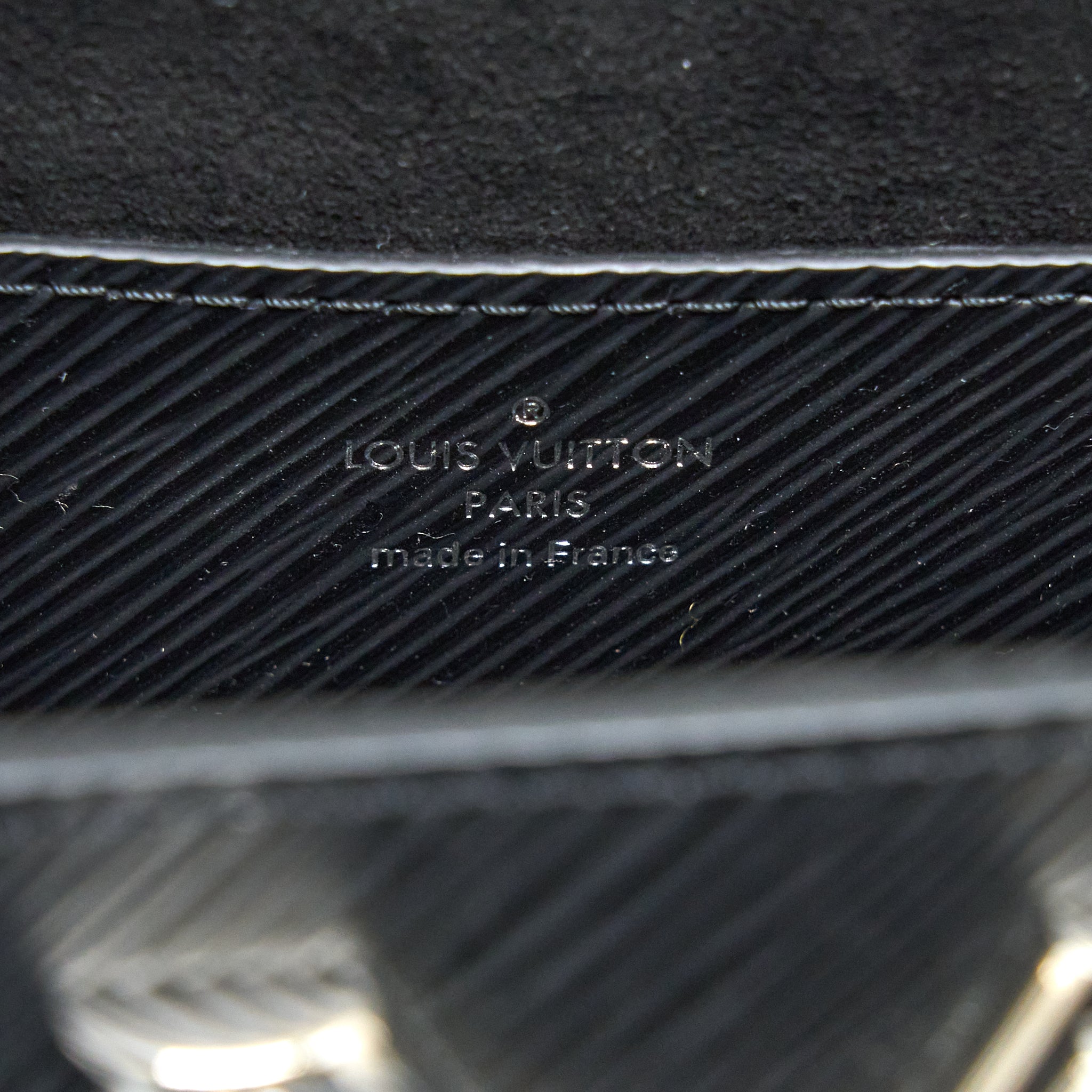 AAA Replica Louis Vuitton LV TWIST PM EPI BLACK SHW