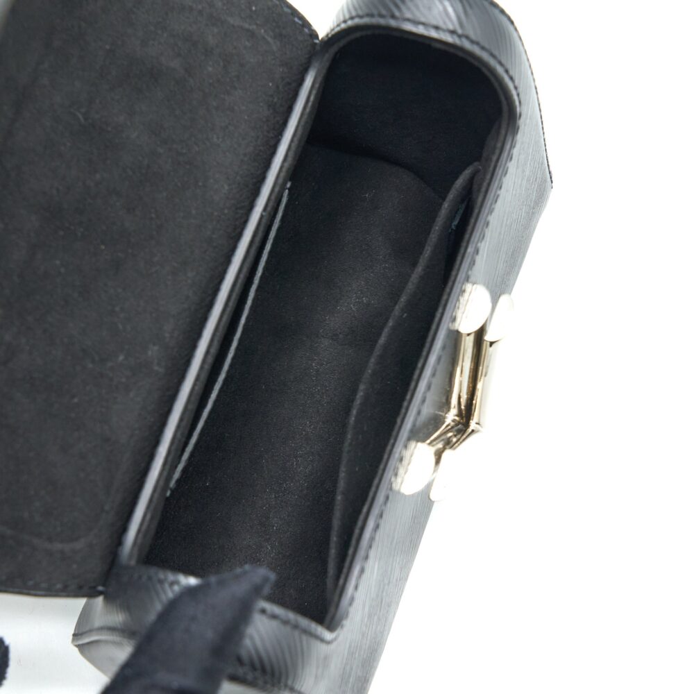 AAA Replica Louis Vuitton LV TWIST PM EPI BLACK SHW