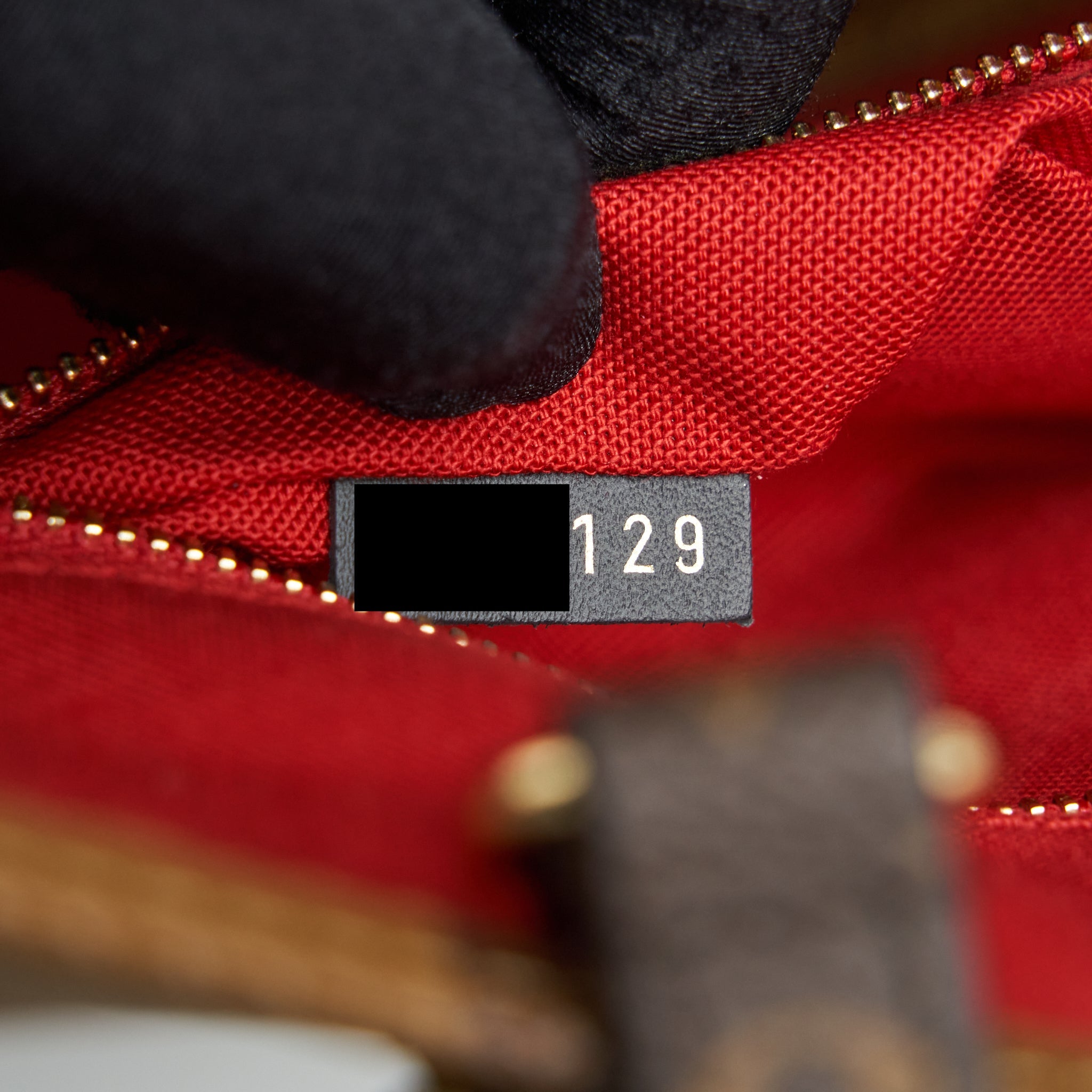 AAA Replica Louis Vuitton LV ON THE GO GM MONOGRAM REVERSE CANVAS GHW