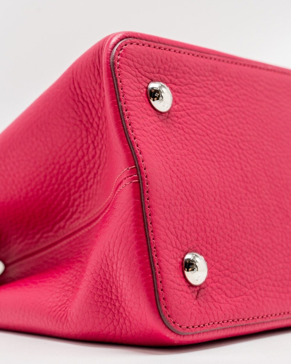 AAA Replica Louis Vuitton LV CAPUCINES TAURILLON HOT PINK SHW 